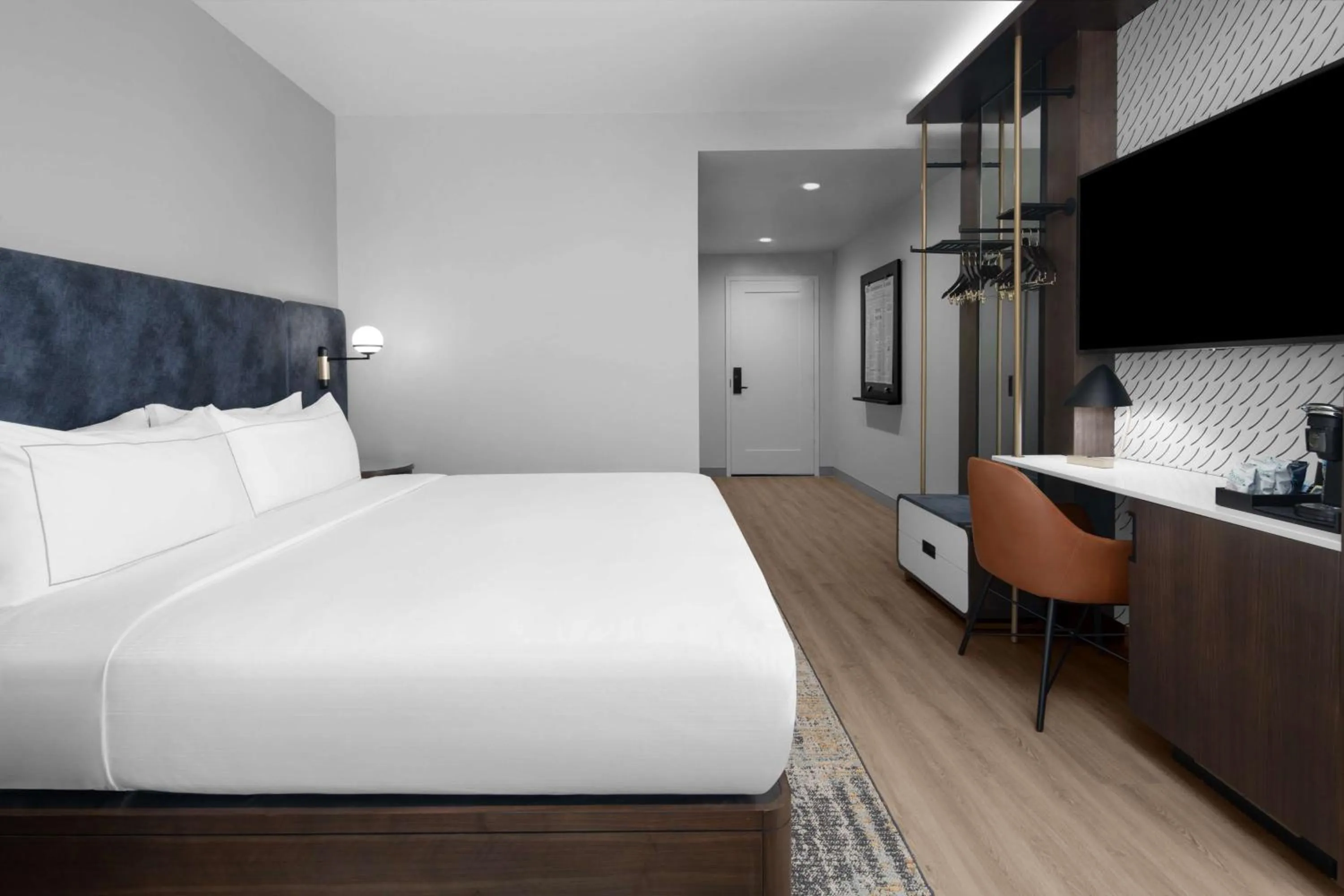 Corner King Room in Hotel West & Main Conshohocken, Tapestry Collection Hilton