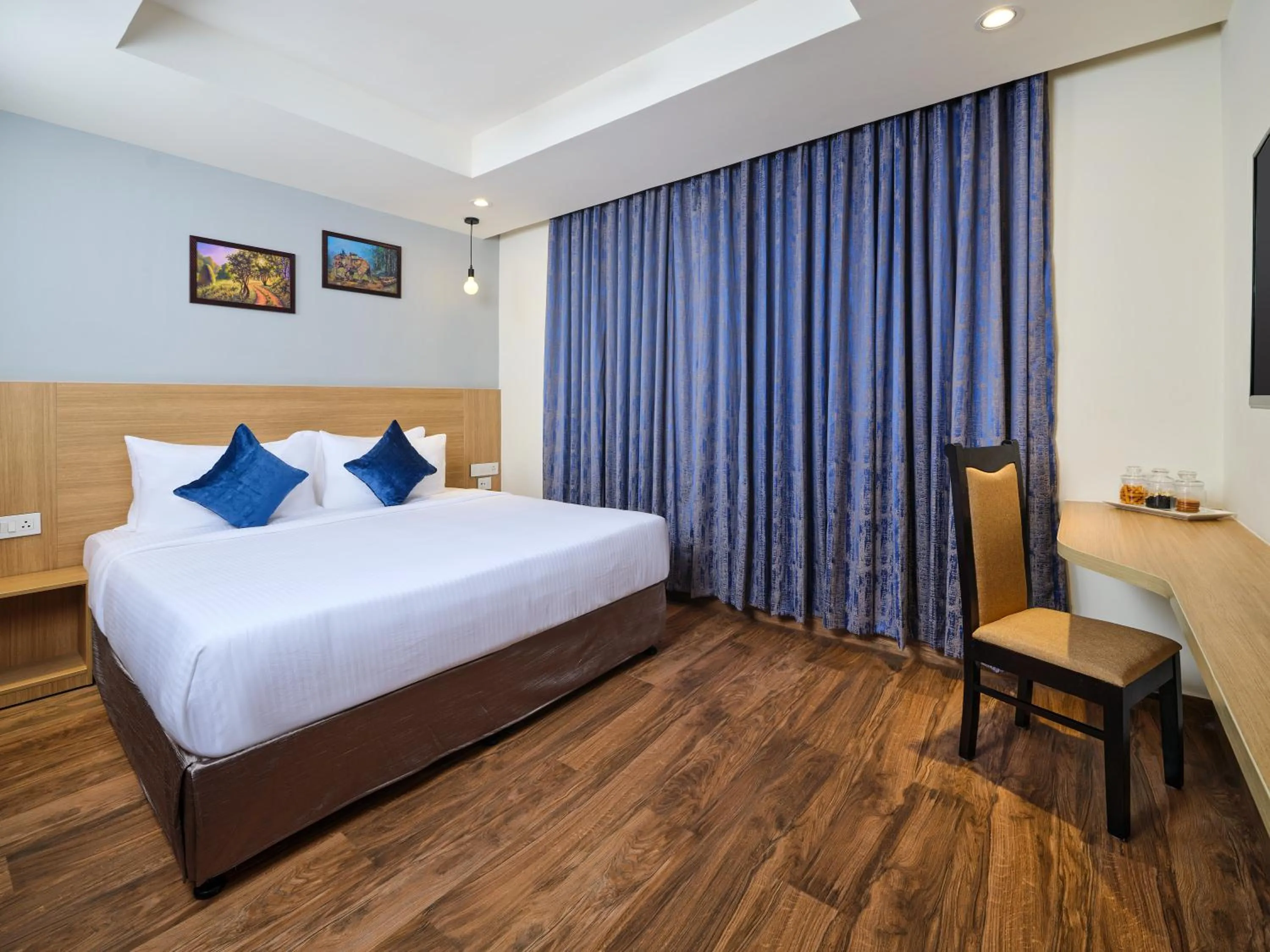 Deluxe King Room in Essentia Premier Hotel Chennai OMR
