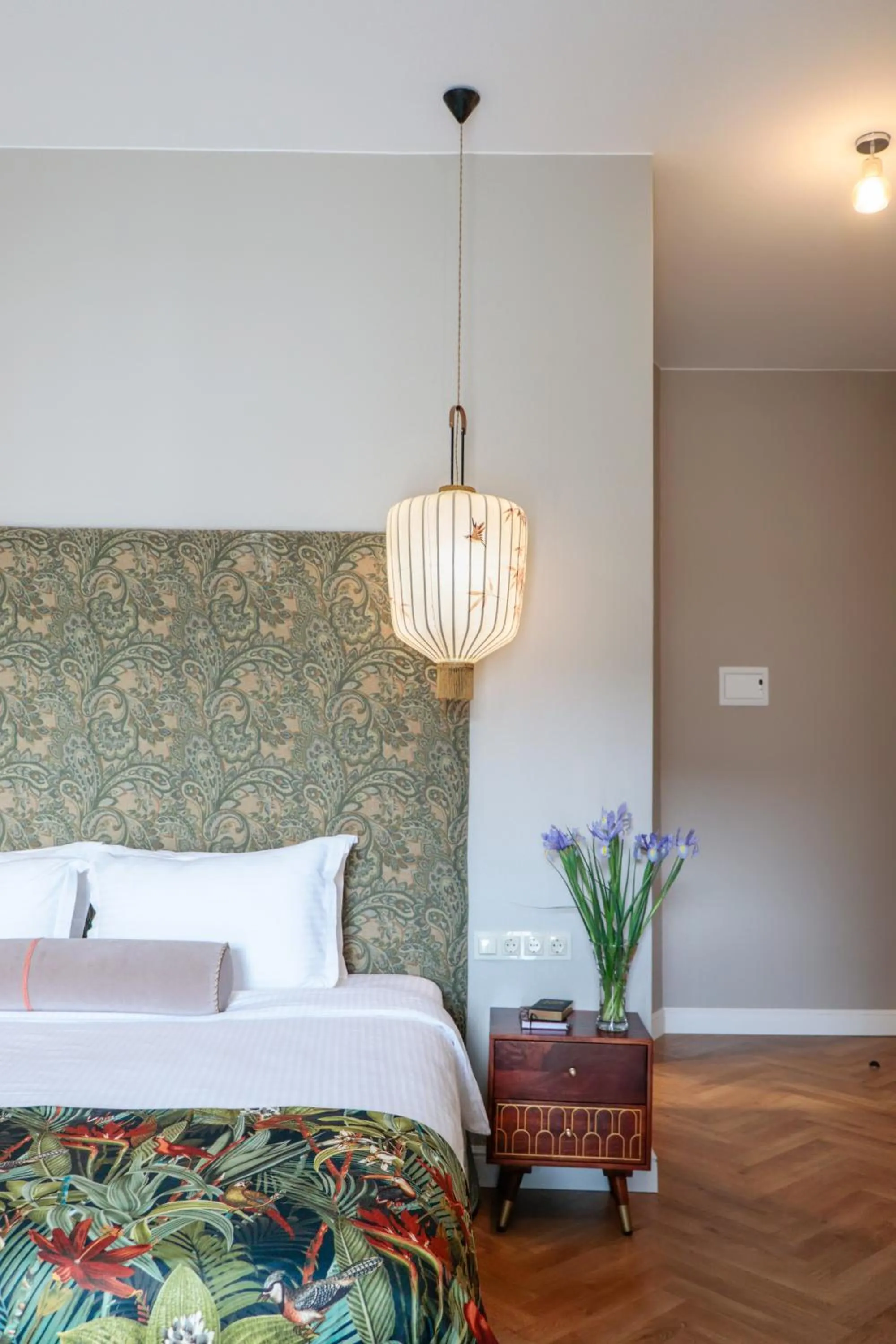 Deluxe Double or Twin Room with Bathtub in Margot Old Tbilisi