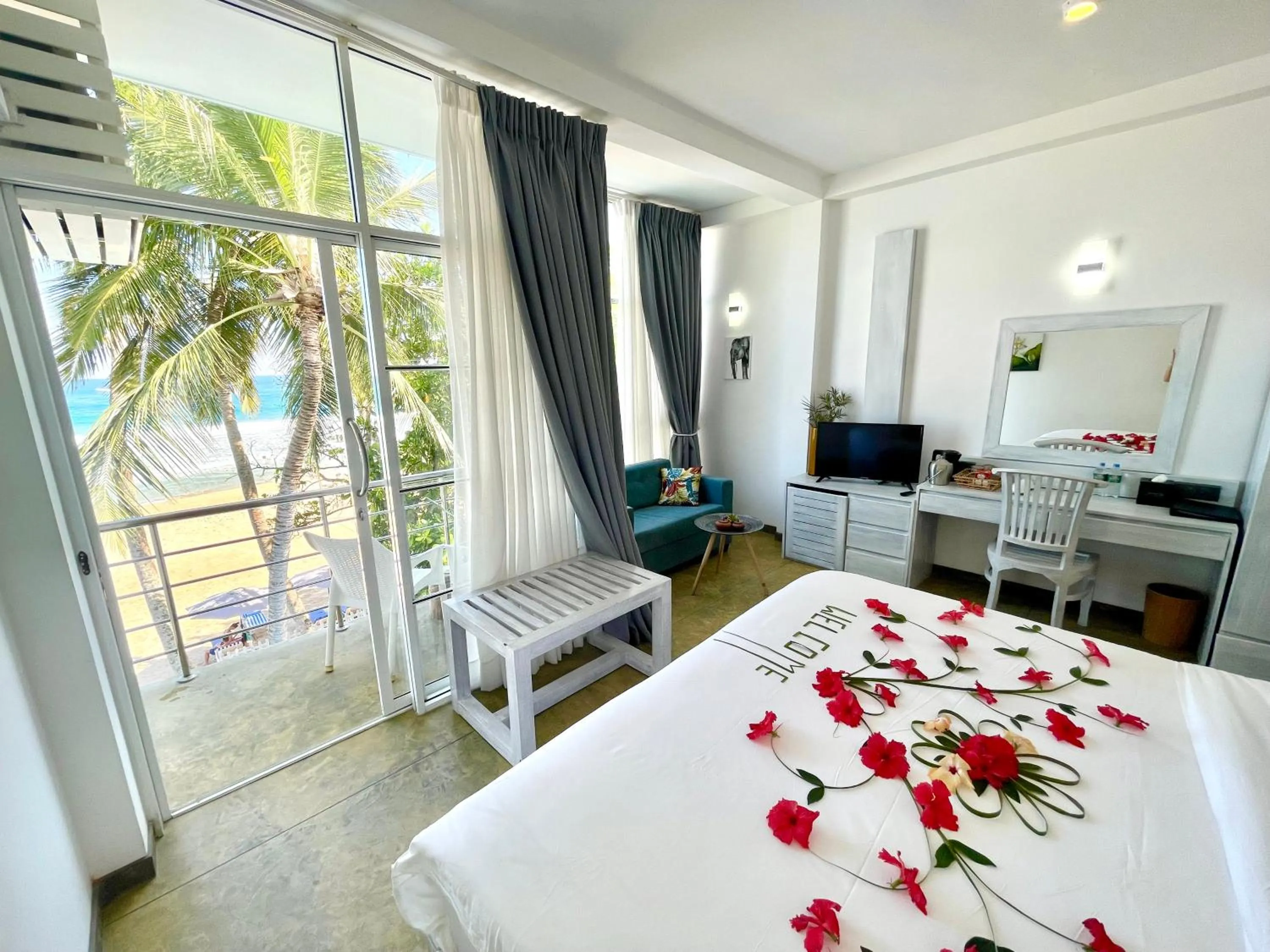 Deluxe Double Room with Balcony and Sea View in Smeralda Resorts Dikwella