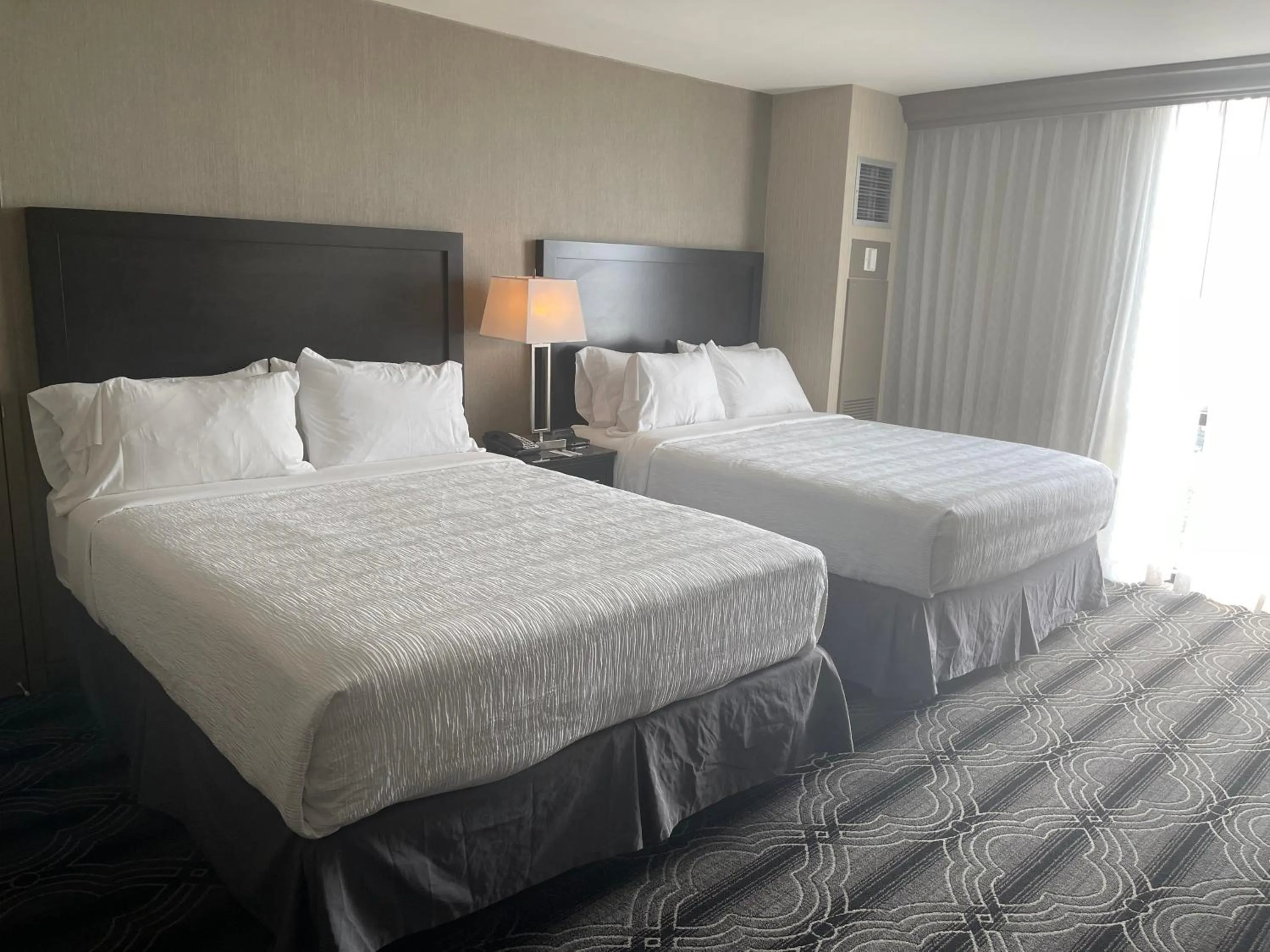 Queen Room with Two Queen Beds in Grand Resort Hotel - Mt Laurel - Philadelphia