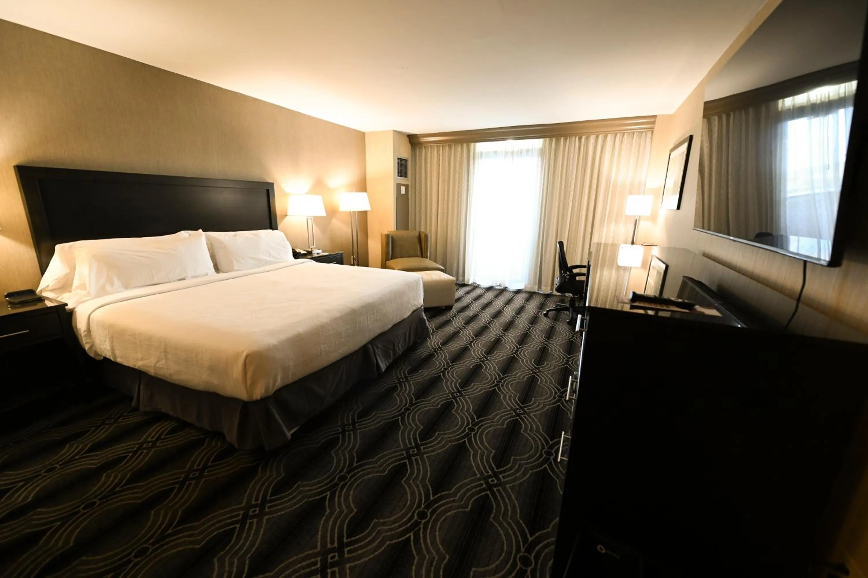 King Room in Grand Resort Hotel - Mt Laurel - Philadelphia