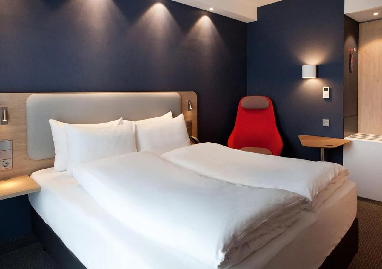 Standard Queen Room in Holiday Inn Express - Düsseldorf Airport