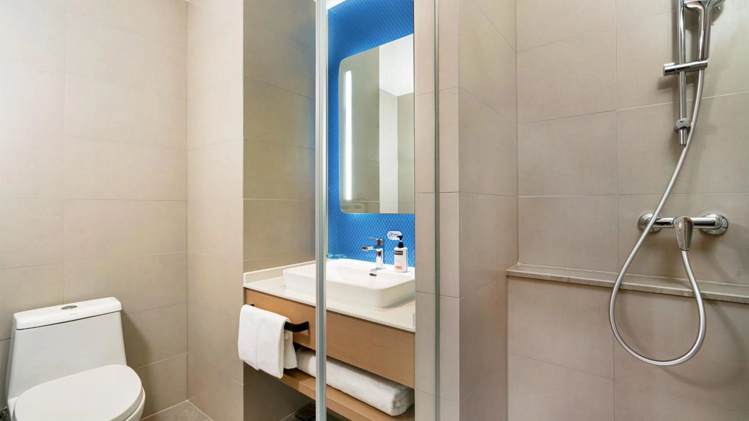 Standard Twin Room with River View in Holiday Inn Express Changsha Kaifu by IHG