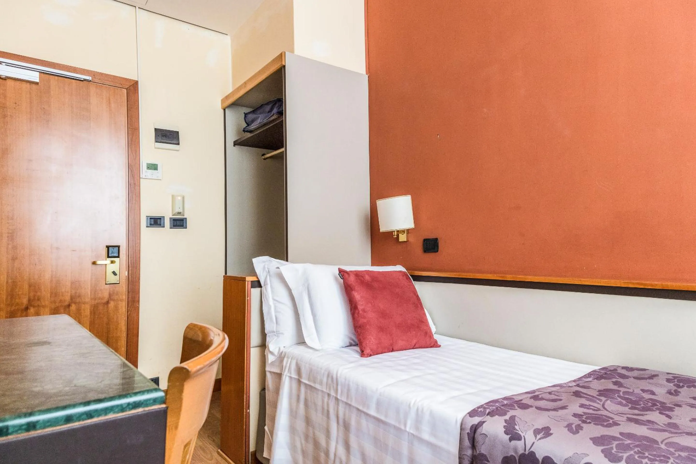 Single Room in Hotel Giolli Nazionale