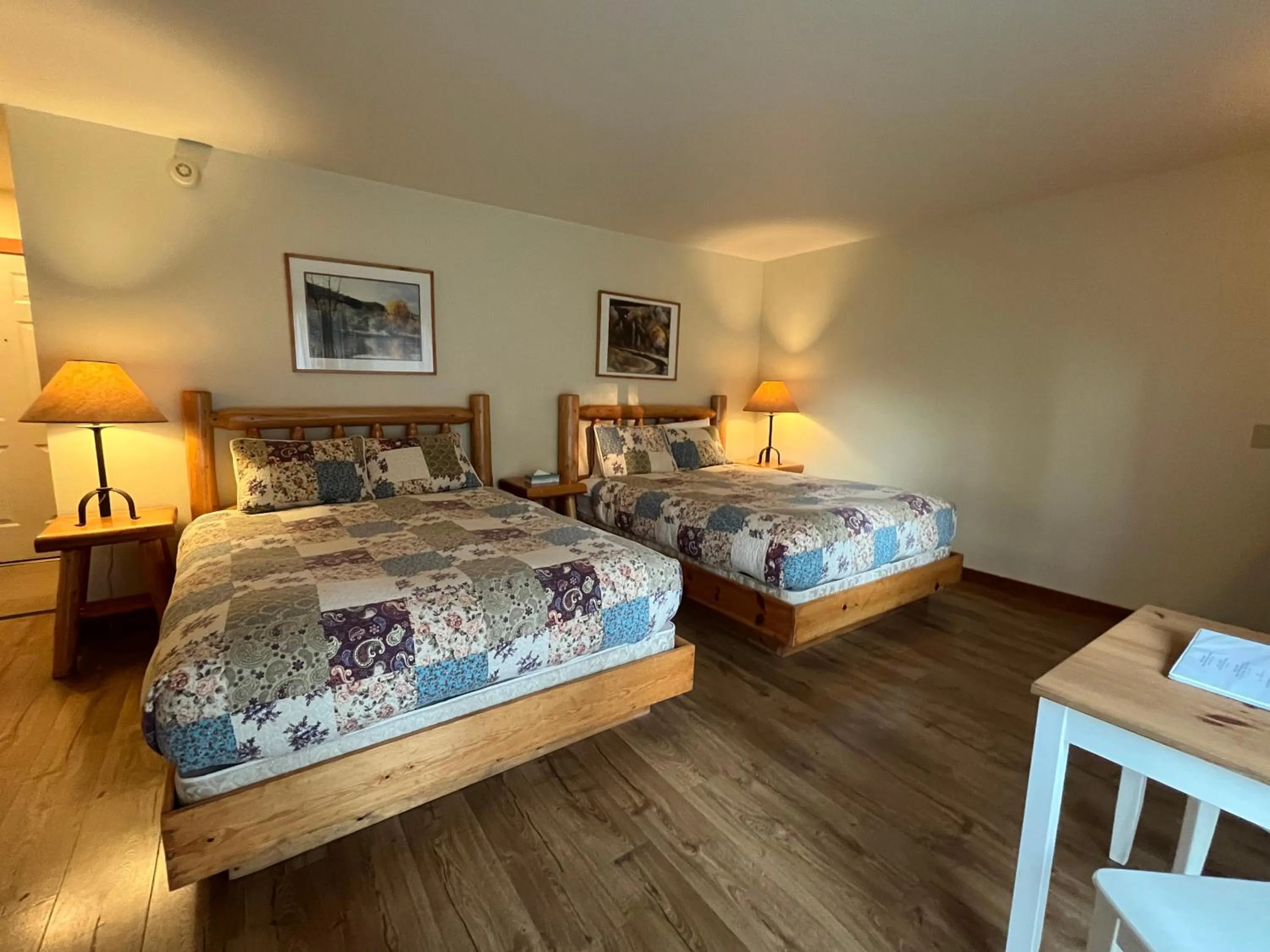 Deluxe Queen Room with Two Queen Beds in River Run Inn