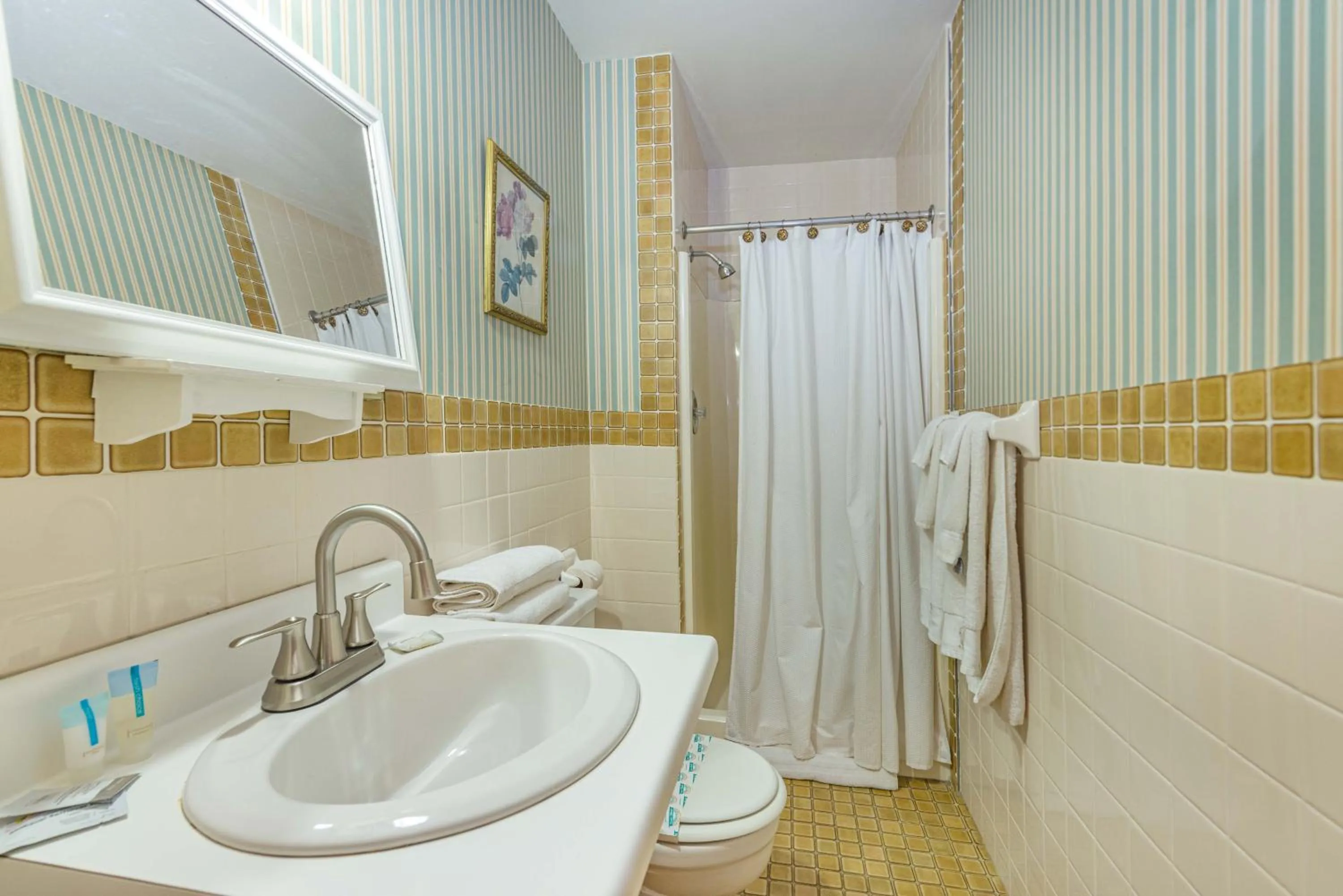 Sunset Suite in White Rose Inns & Motel