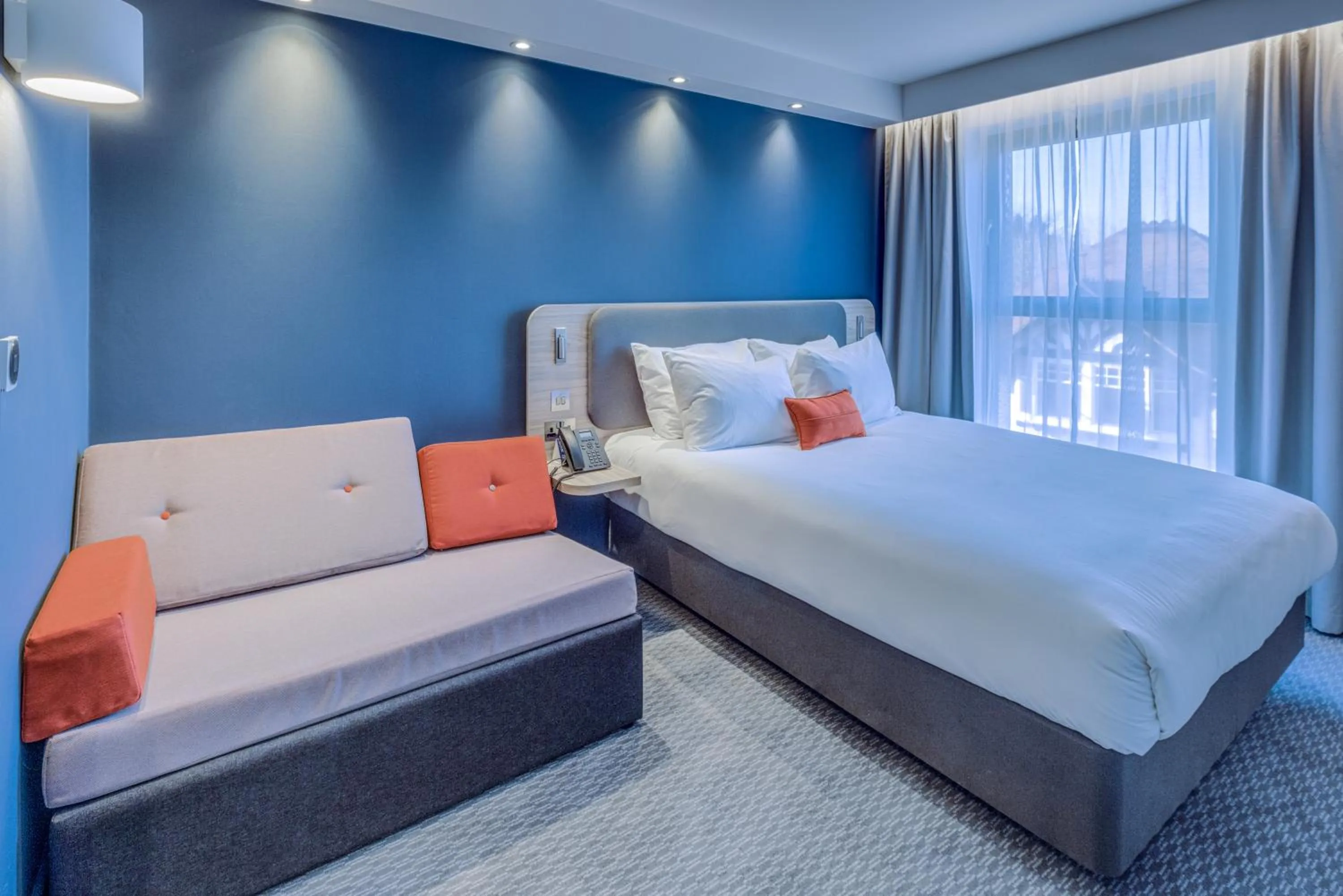Standard Queen Room with Sofa Bed and Free Hot Breakfast in Holiday Inn Express - Fleet by IHG