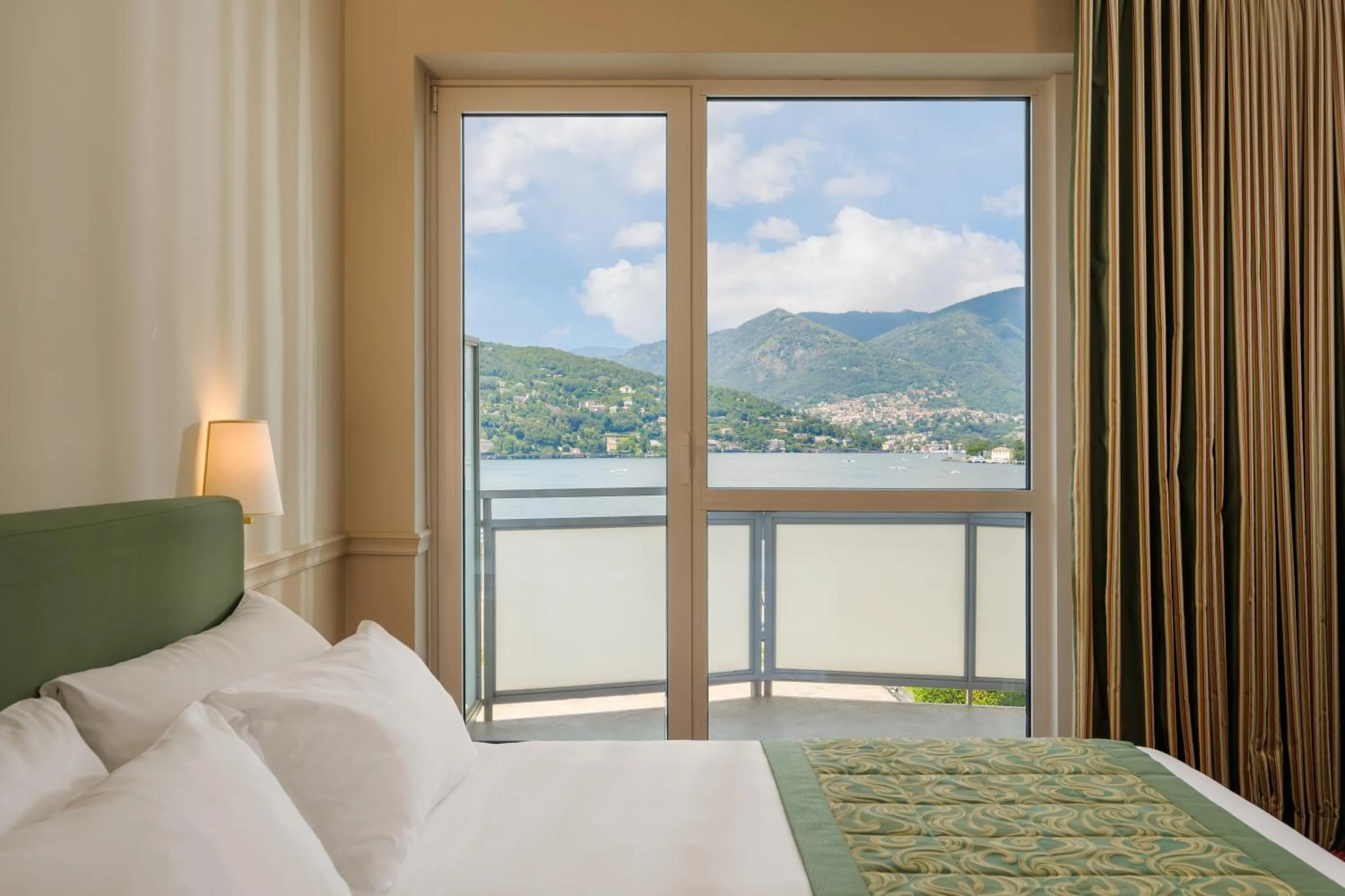 Double or Twin Room with Lake View in Hotel Barchetta Excelsior