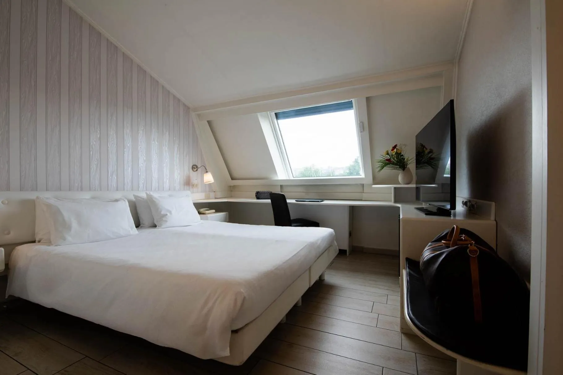 Budget Double or Twin Room in Axolute Comfort Hotel Como Cantù