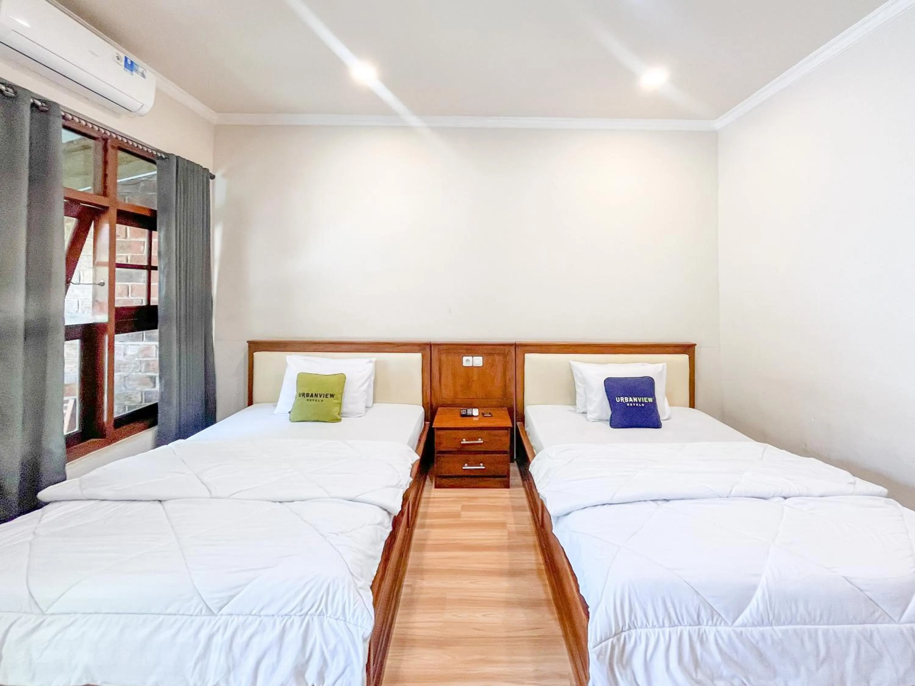 Deluxe Twin Room in Urbanview Hotel Kumala Banyuwangi by RedDoorz