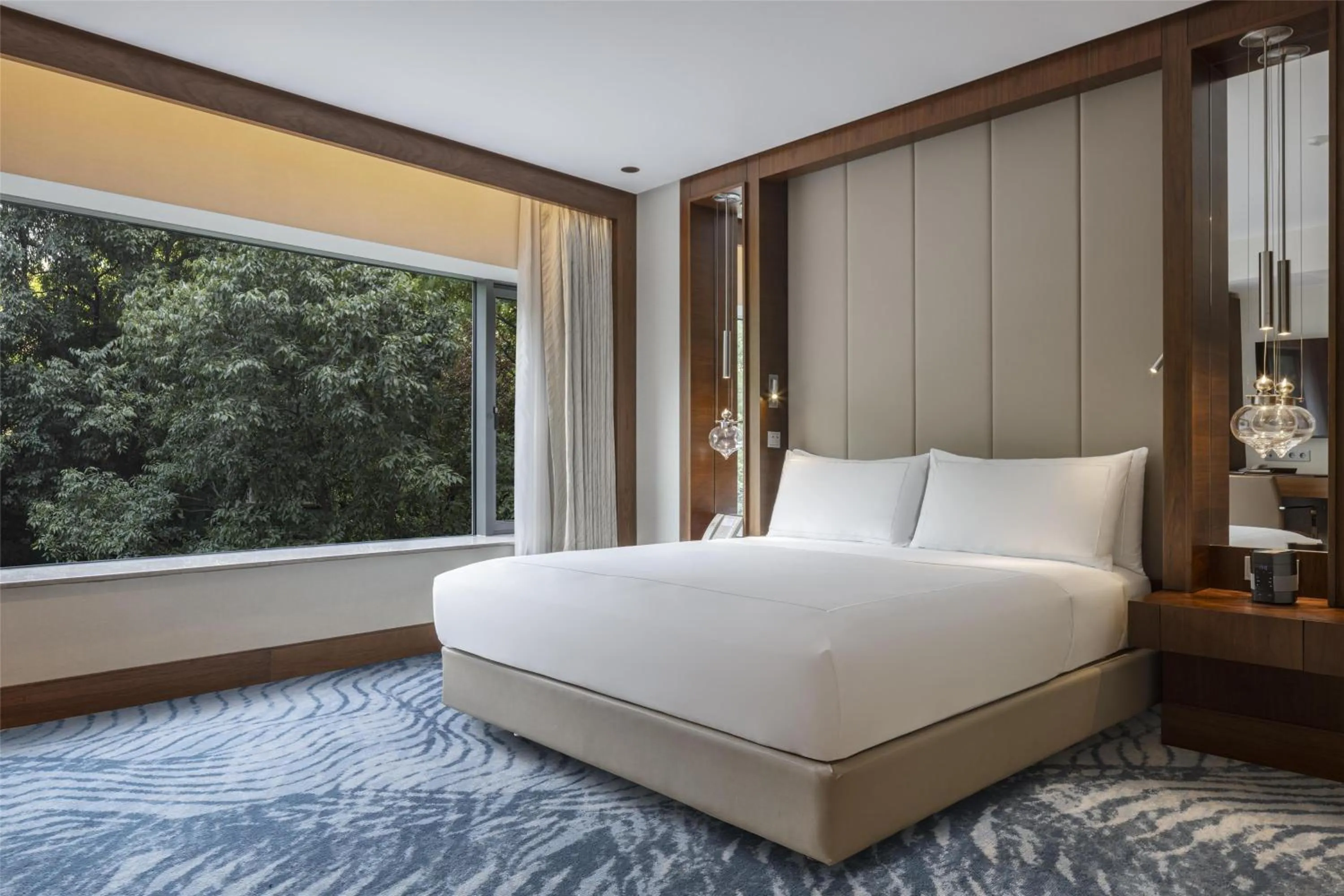 Deluxe King Room - Wheelchair Accessible in Conrad Istanbul Bosphorus