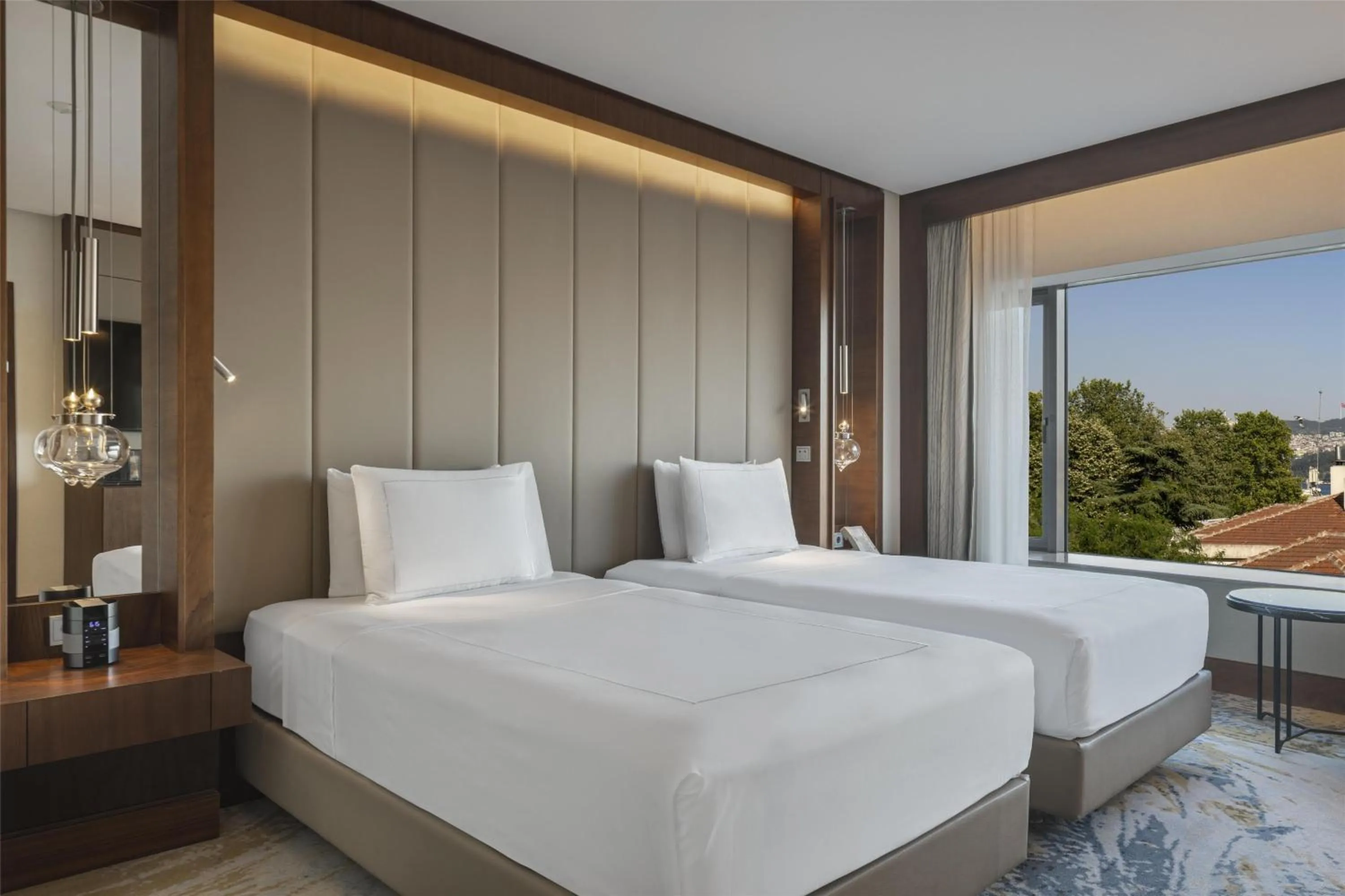 Deluxe Twin Room with Partial Bosphorus View in Conrad Istanbul Bosphorus