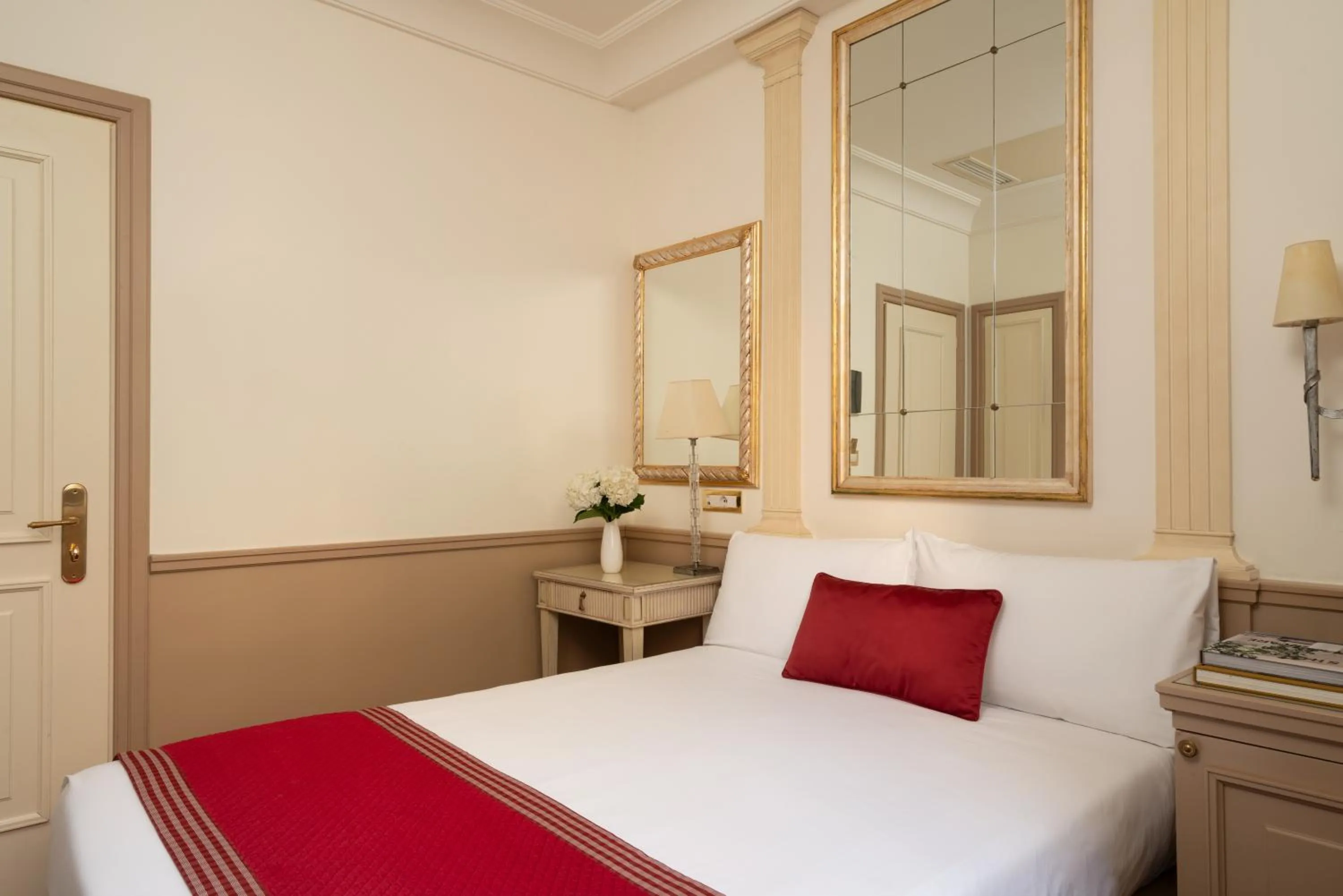 Basic Double Room - Single Use in Hotel Villa Glori