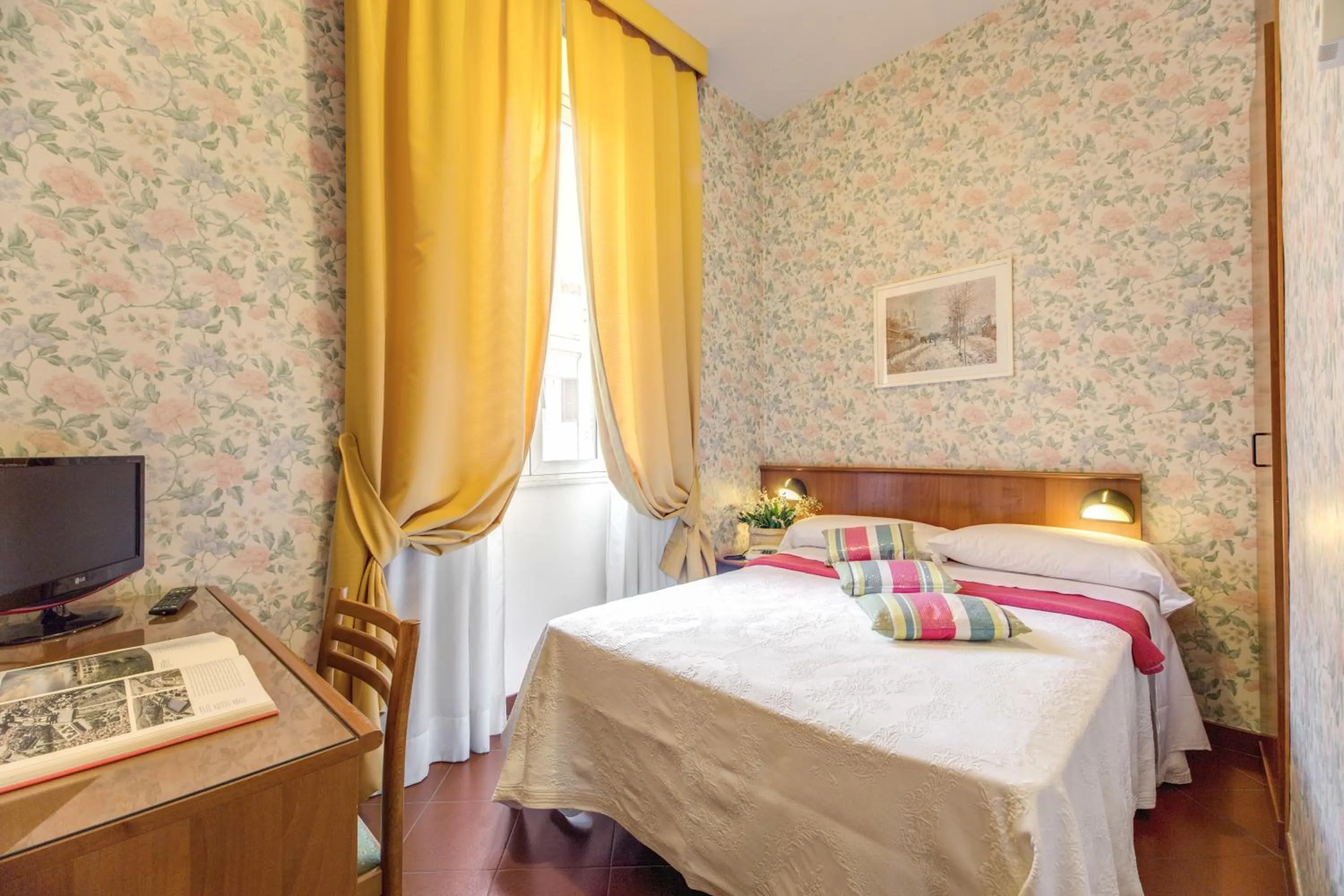 Superior Single Room in Hotel Corona