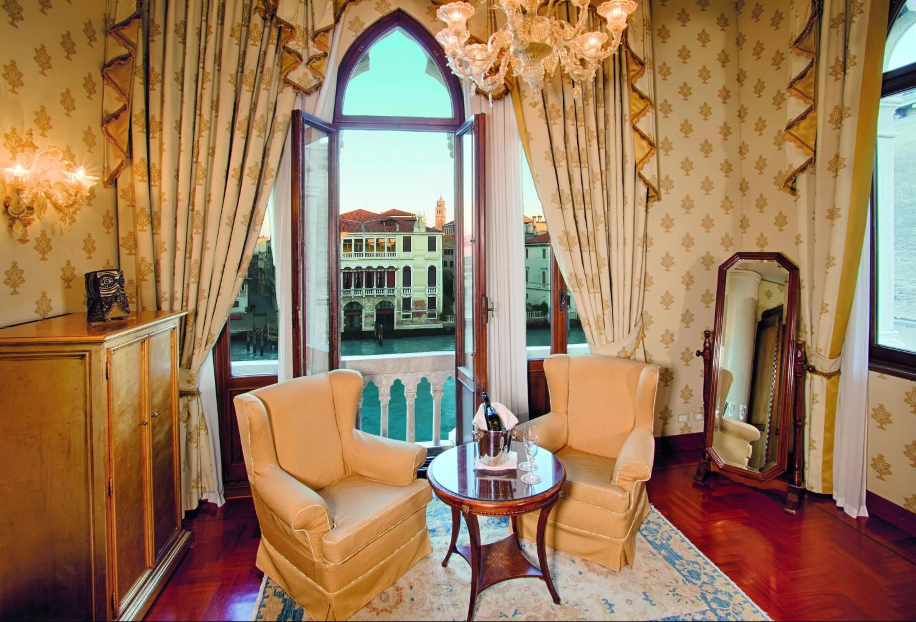 Junior Suite with Grand Canal View and Full Breakfast in Hotel Palazzo Stern