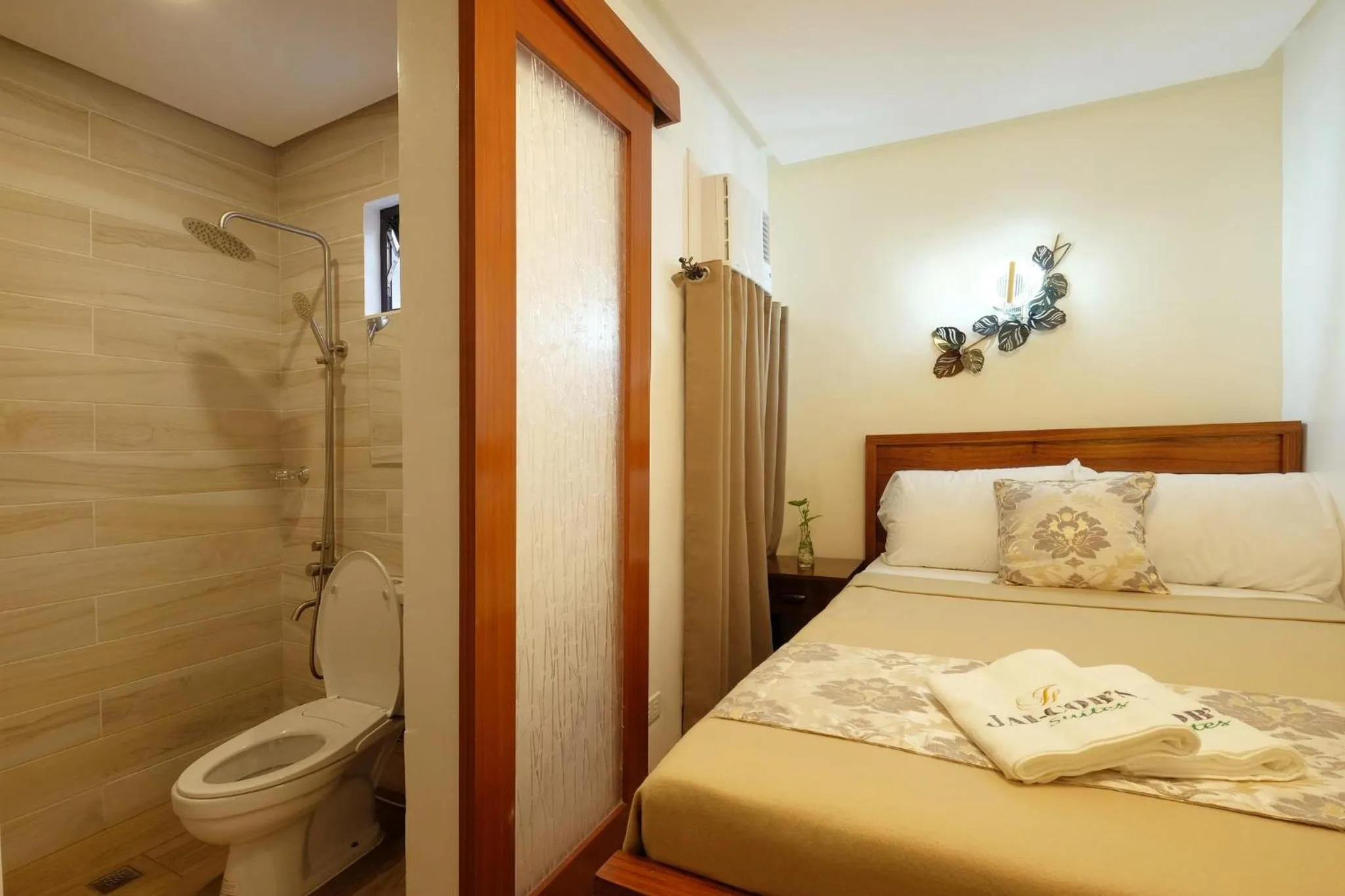 Small Double Room in Jai-cob’s Suites