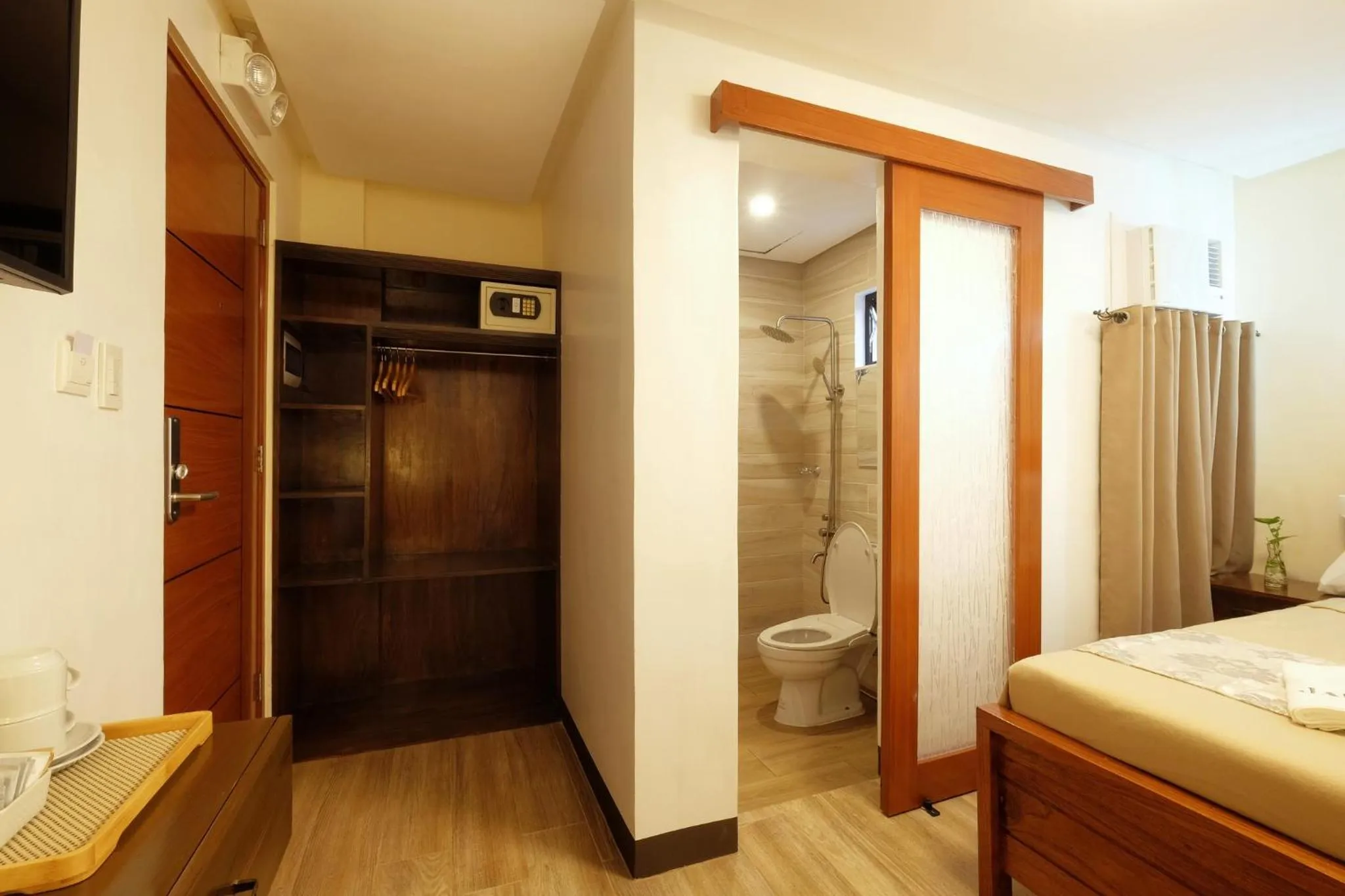 Small Double Room in Jai-cob’s Suites