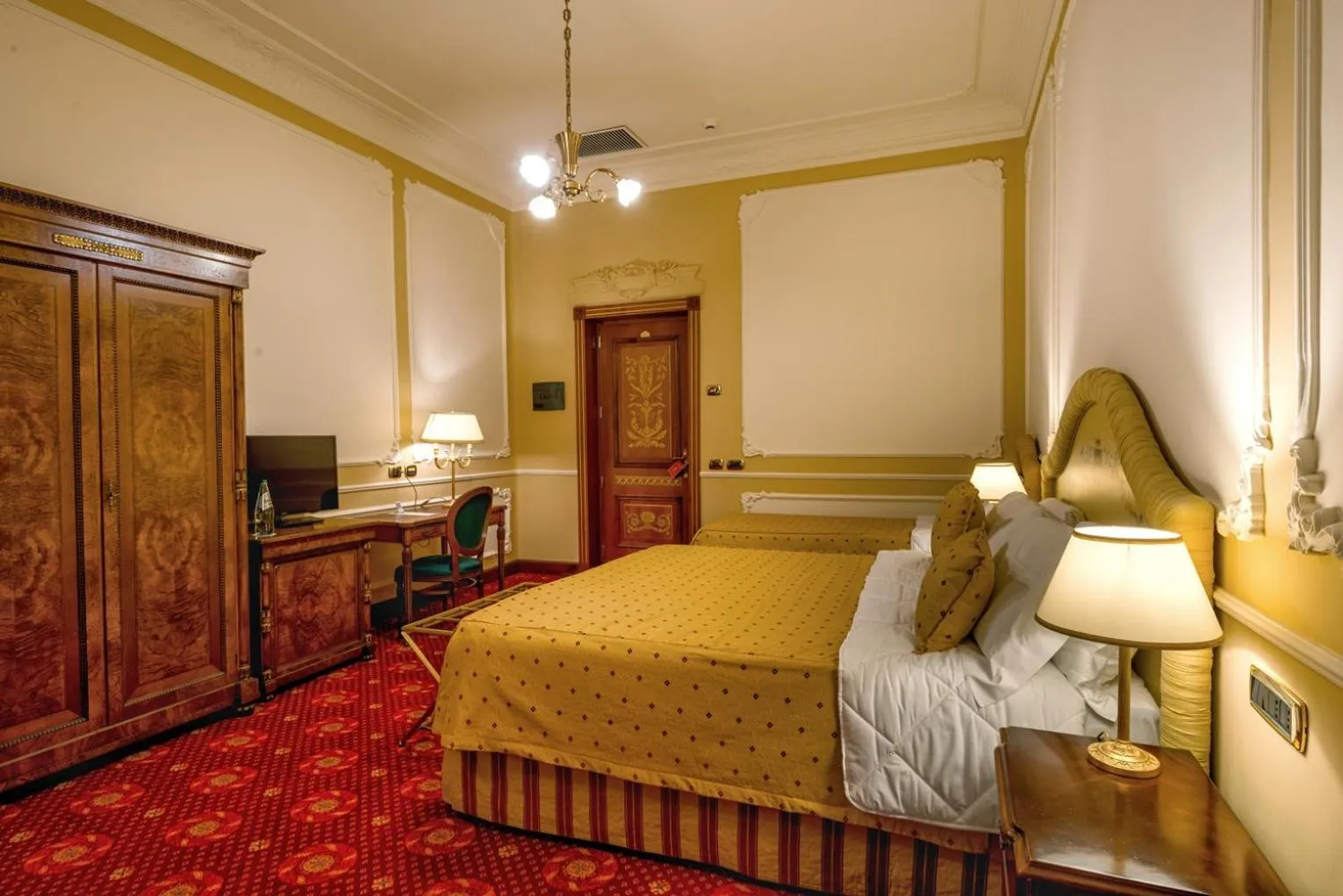 Classic Triple Room in Grand Hotel Wagner