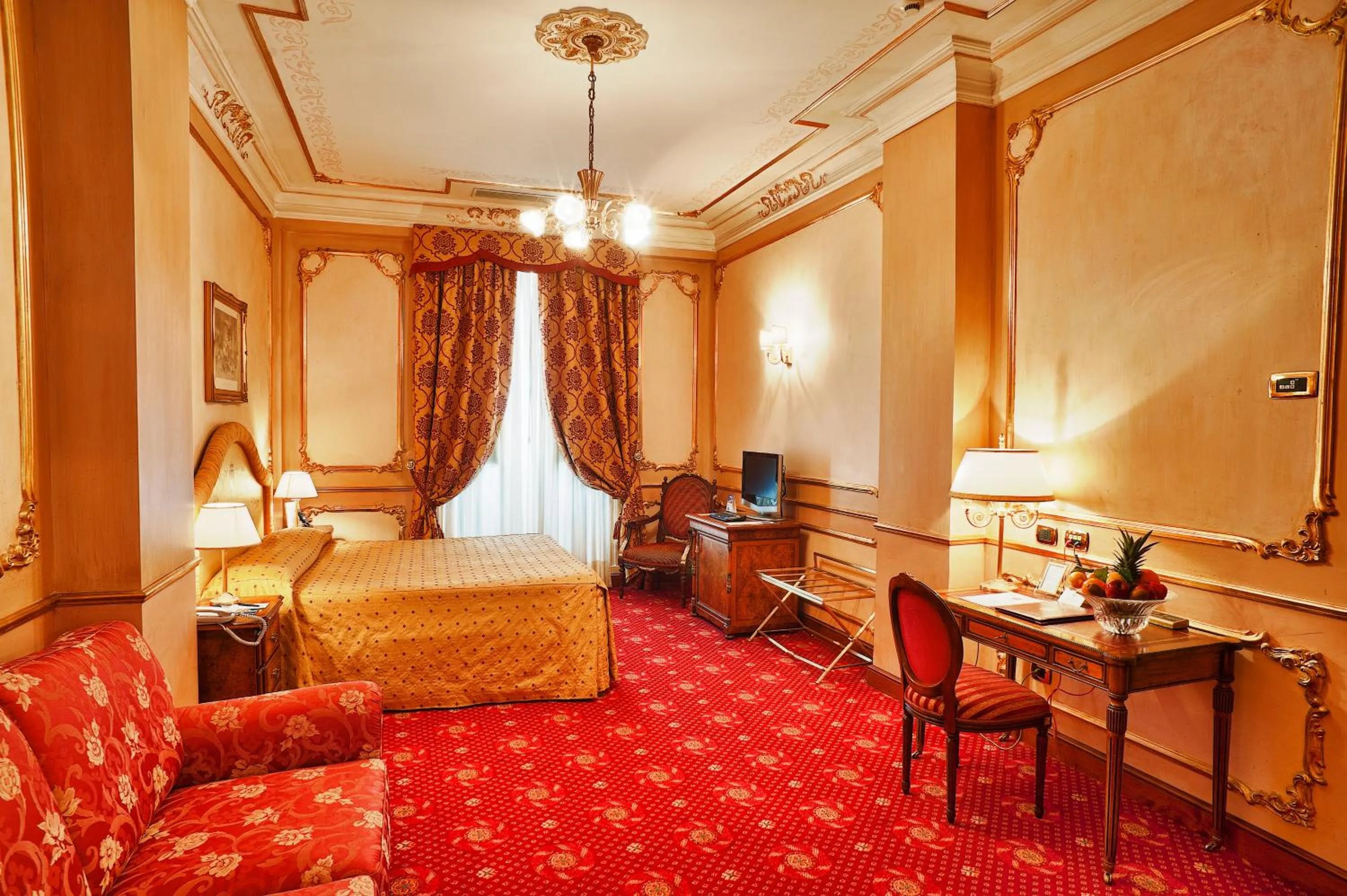 Deluxe Double Room in Grand Hotel Wagner