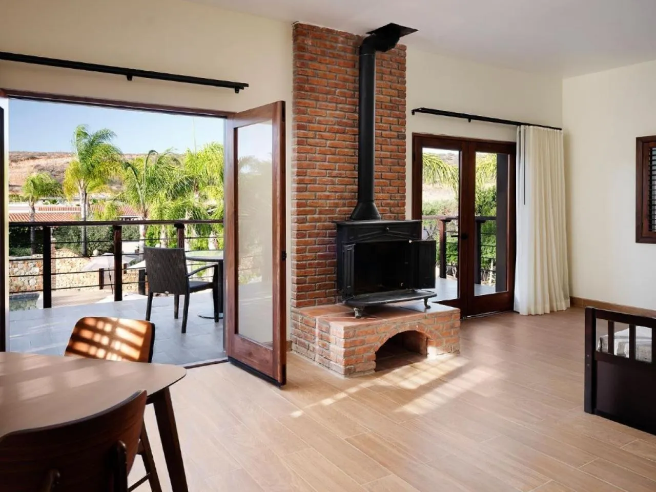 Suite with Garden View in Surya Hotel