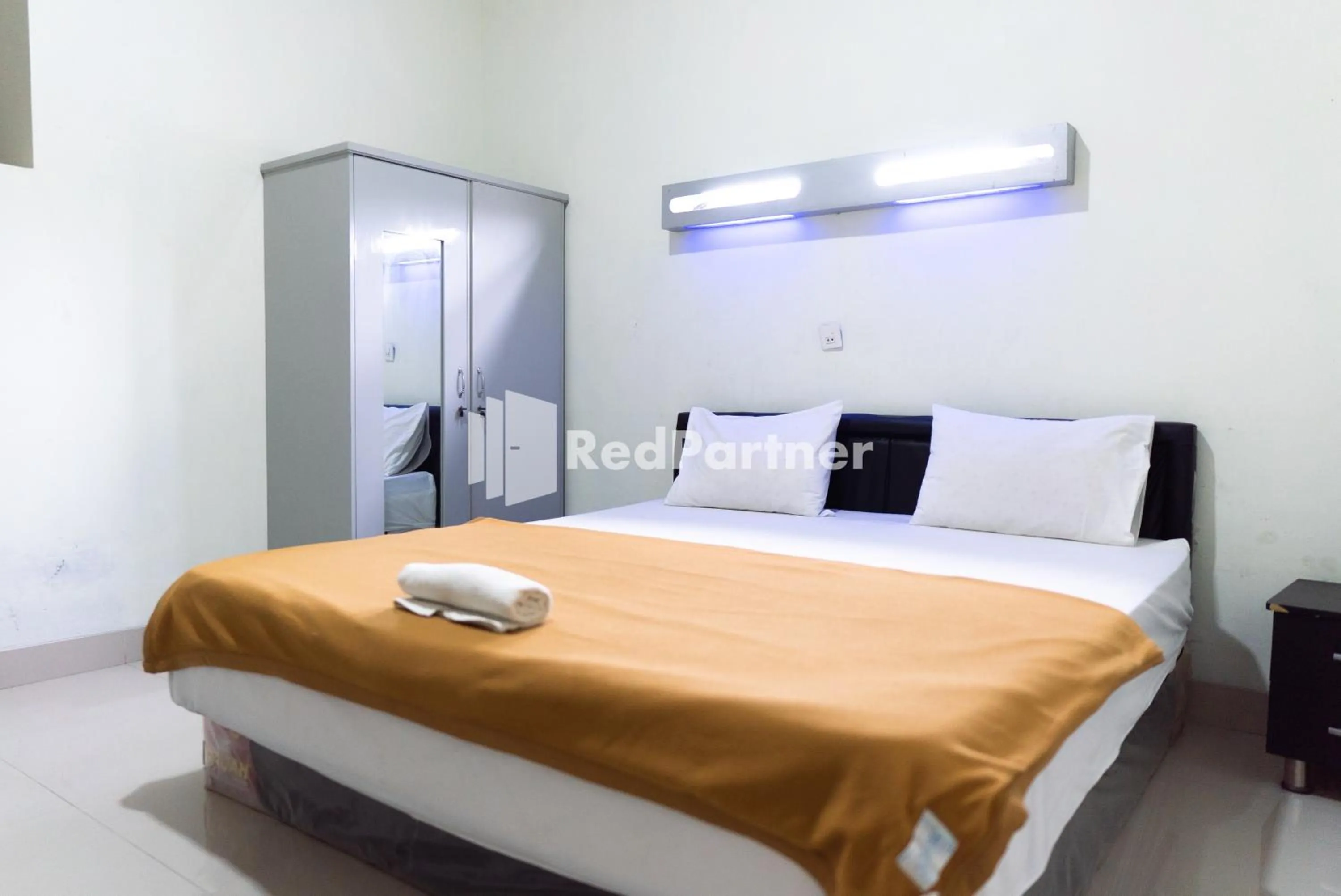 Deluxe Queen Room in Wisma Aini Syariah Lampung Mitra RedDoorz