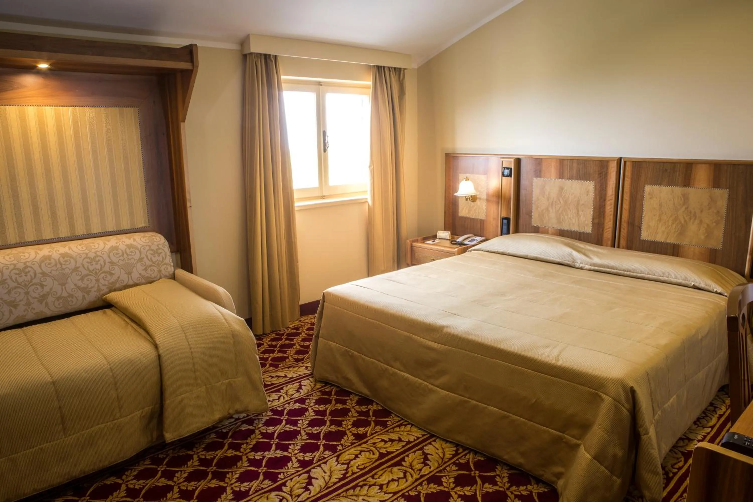 Superior Triple Room in Villa Tuscolana