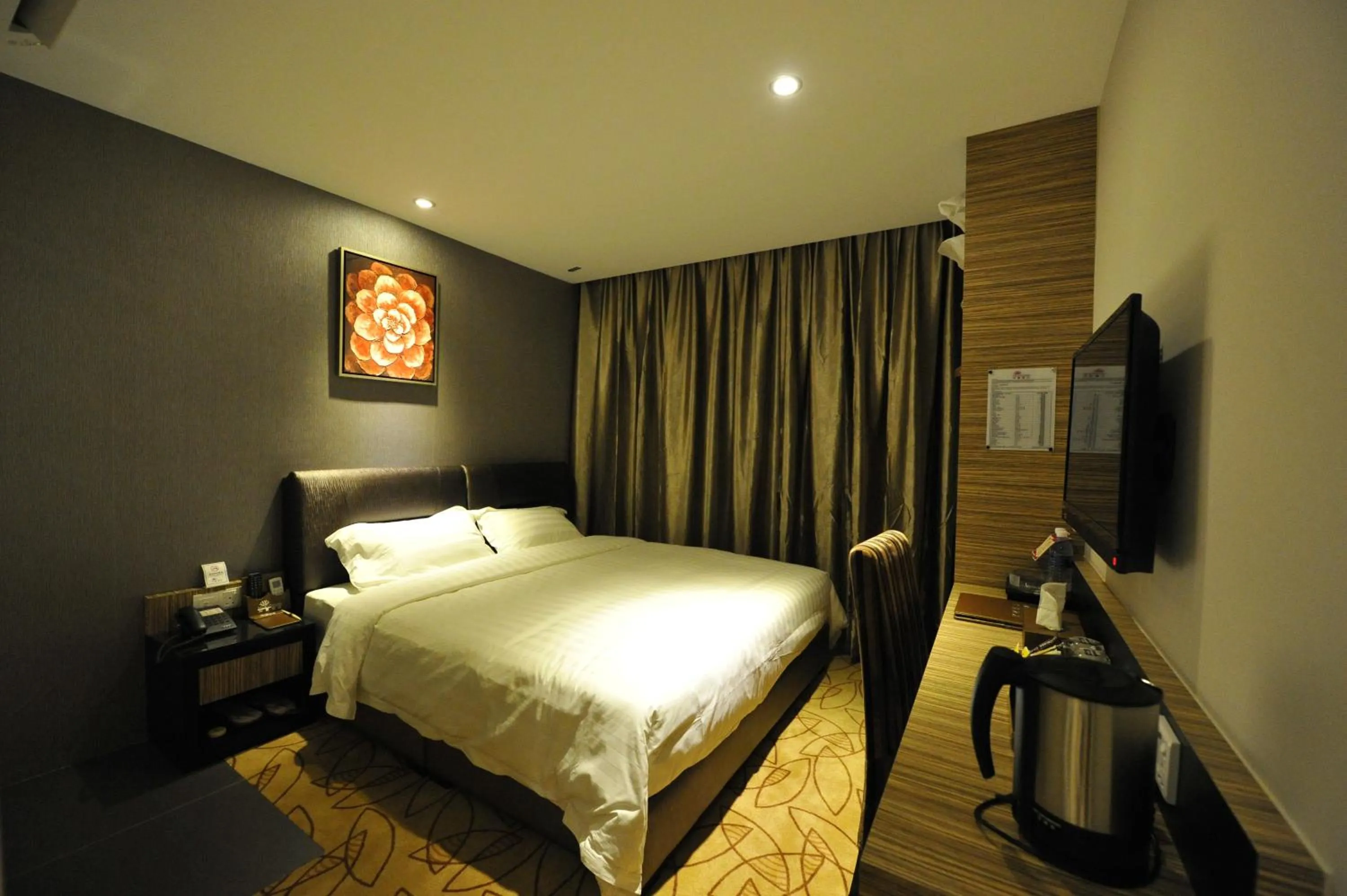 Deluxe King Room in Milano Hotel