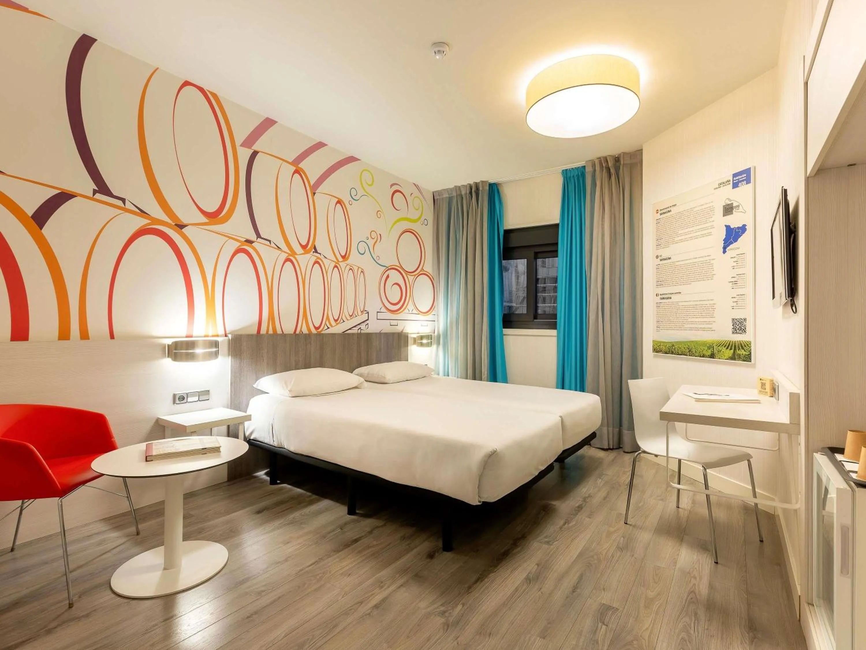 Double Room with Extra Child Bed in Ibis Styles Madrid Prado