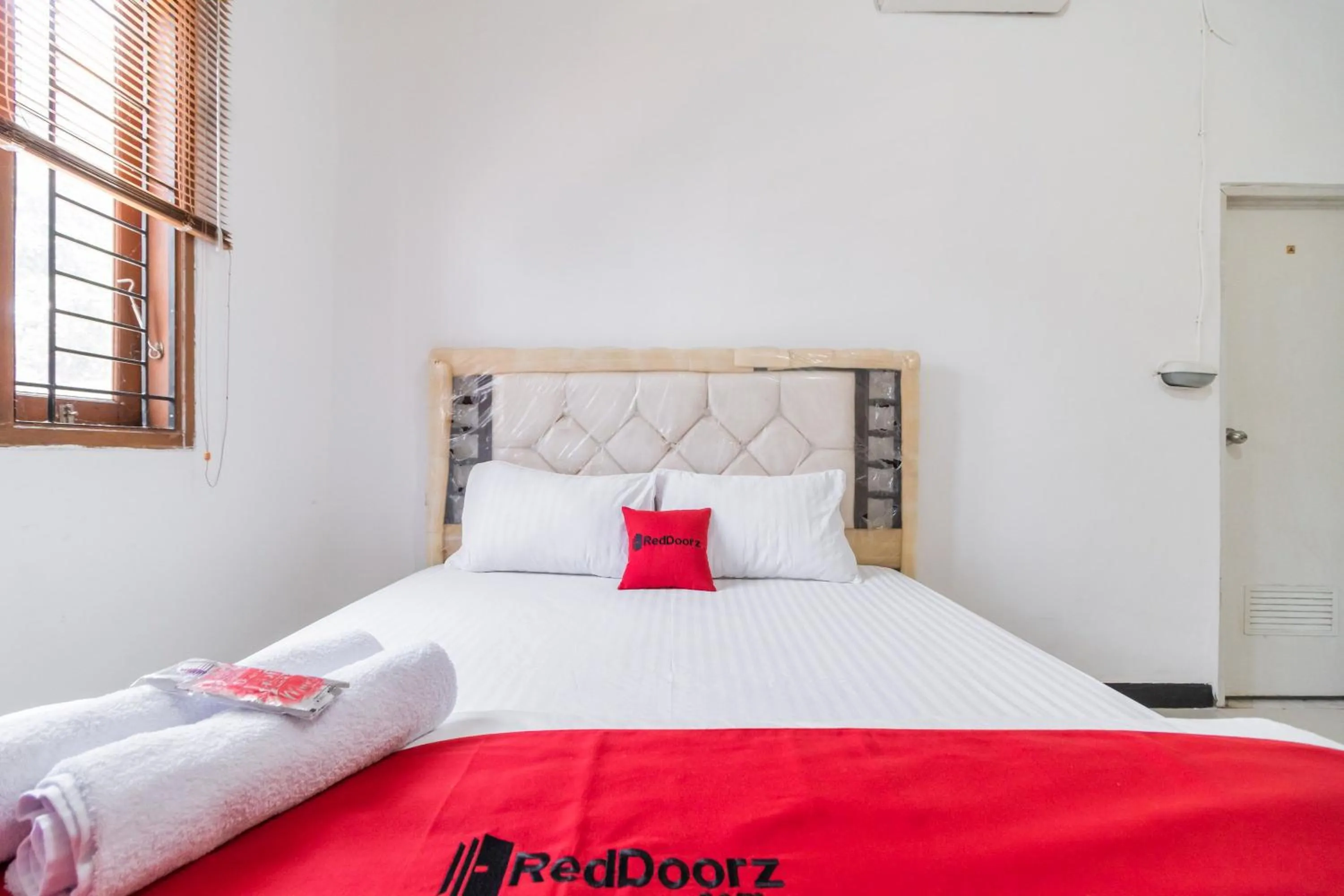 Standard Double Room in RedDoorz near Terminal Bubulak Bogor