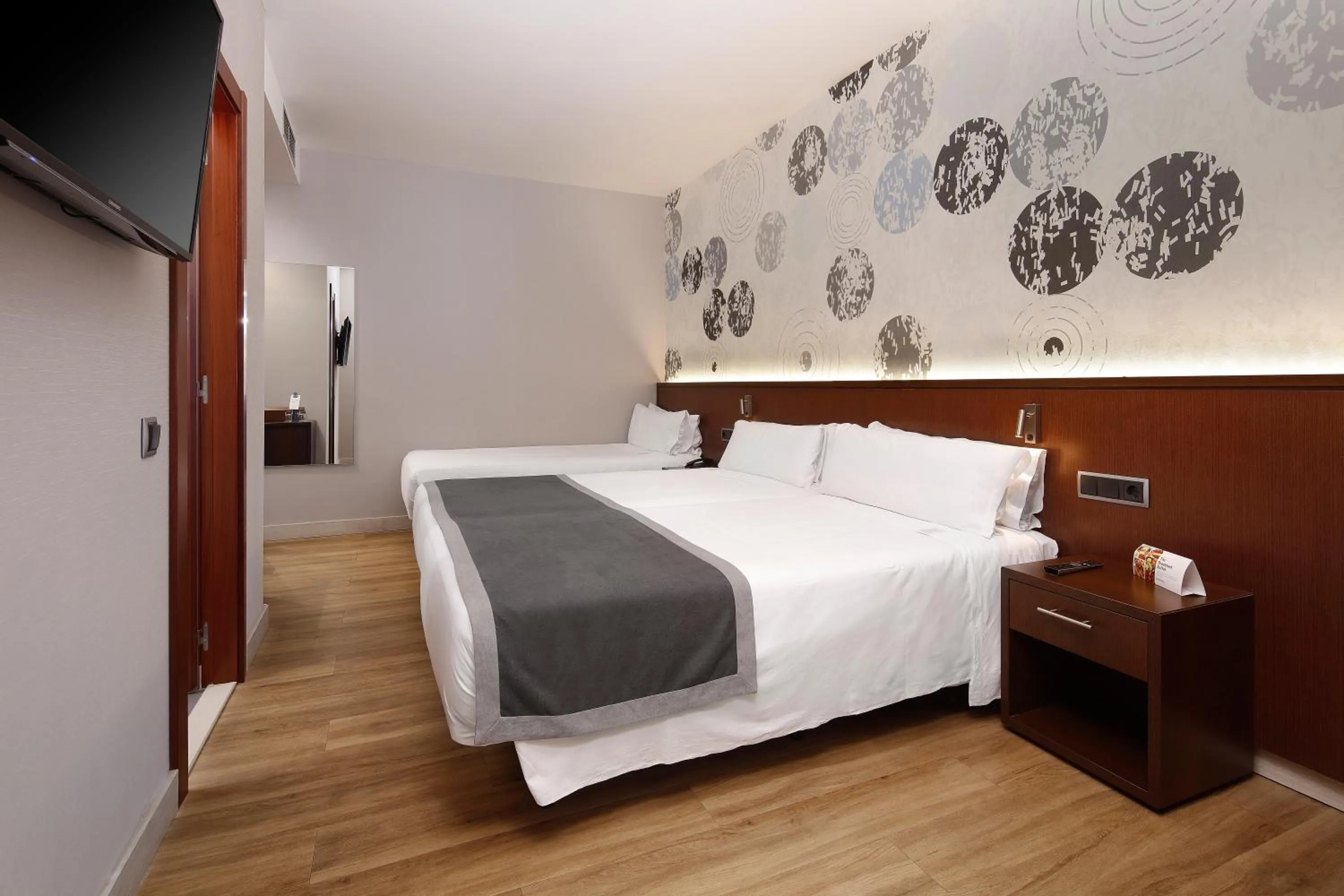 Twin Room with Extra Bed (2 Adults + 1 Child) in HCC Taber