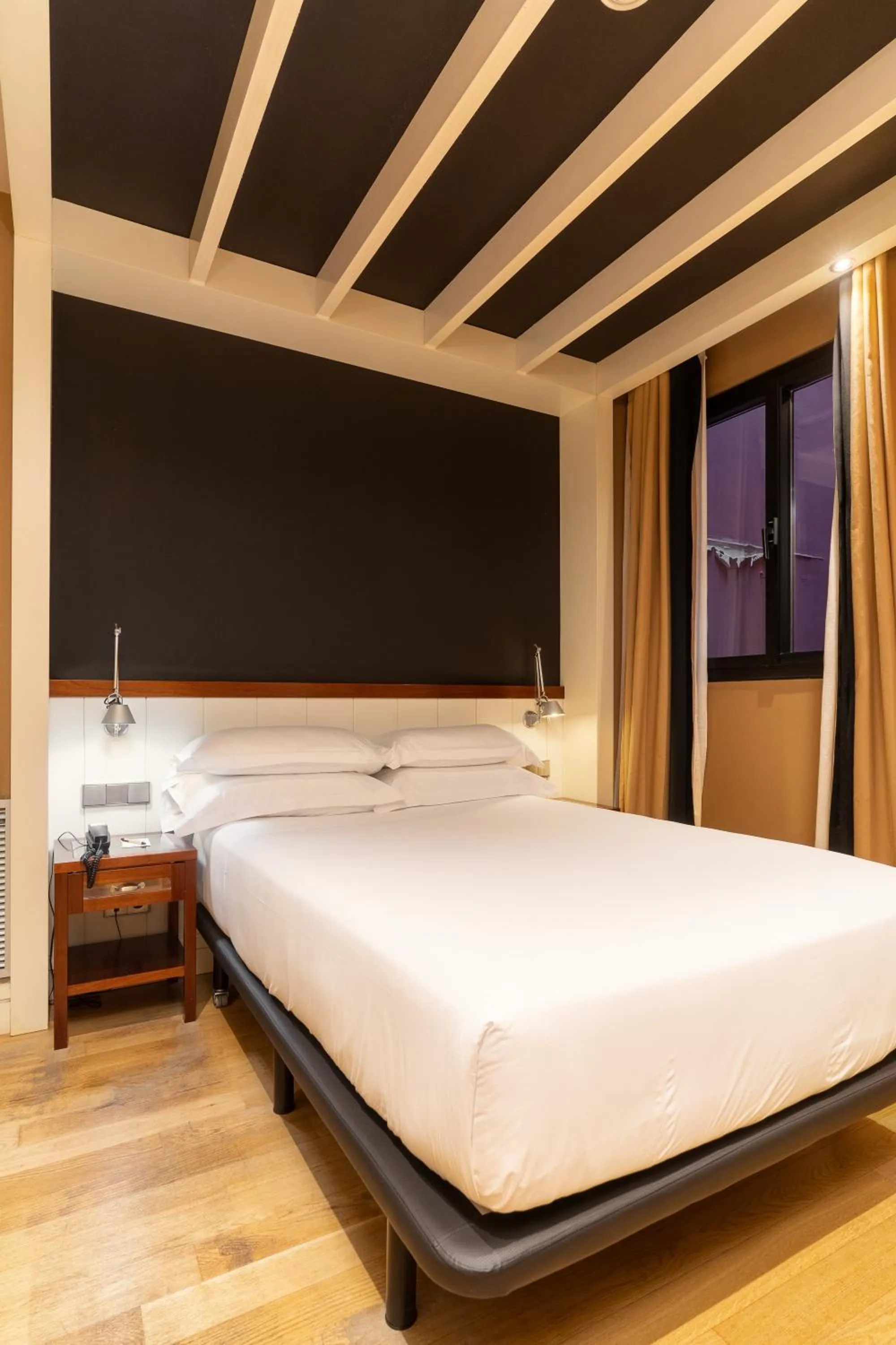 Interior Single Room without views in U232 Hotel