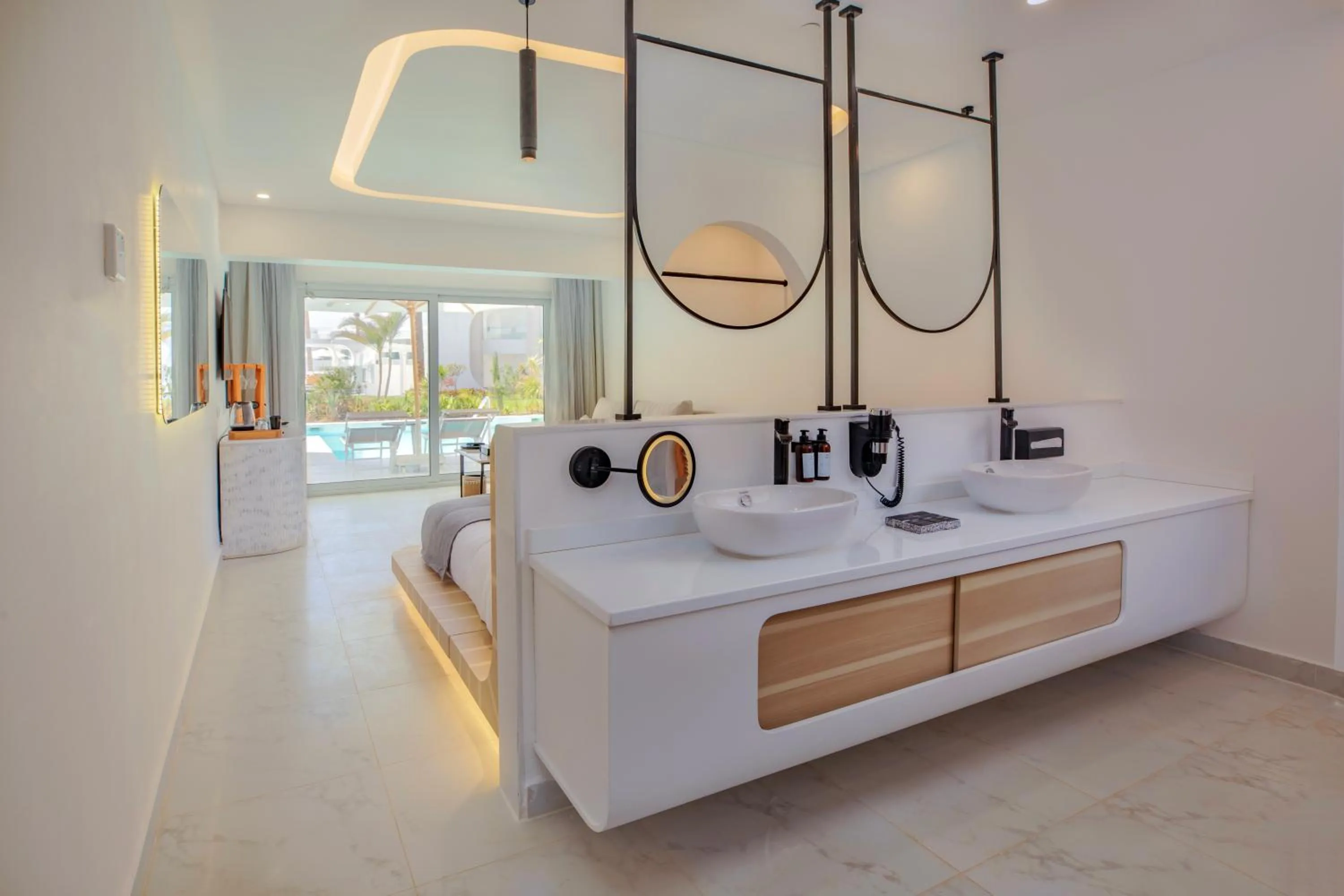 Deluxe Swim-Up Room in White Hills Resort