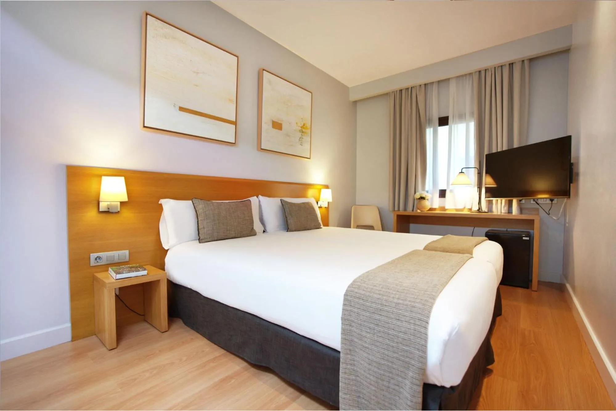 Twin Room in Arc La Rambla