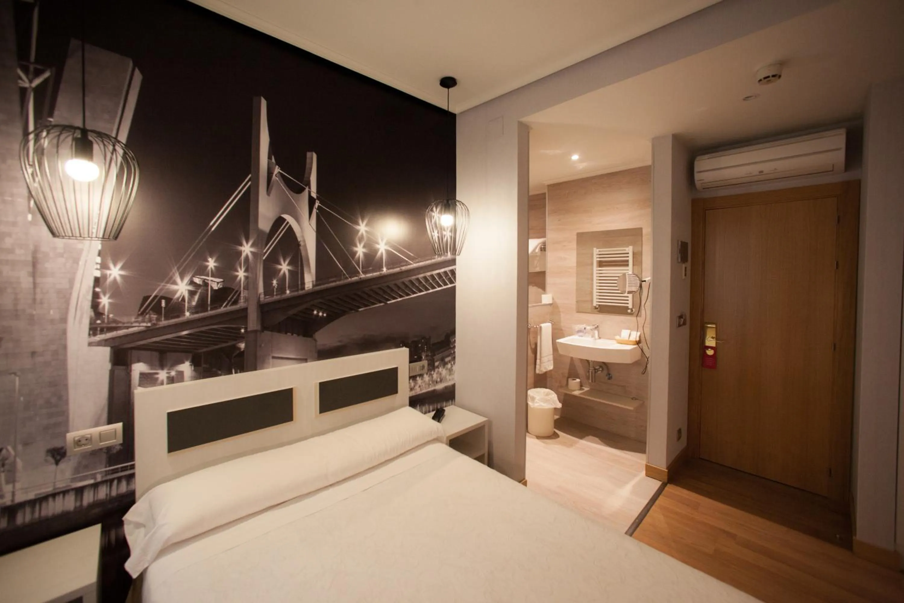 Basic Double Room in Hotel Silken Sirimiri