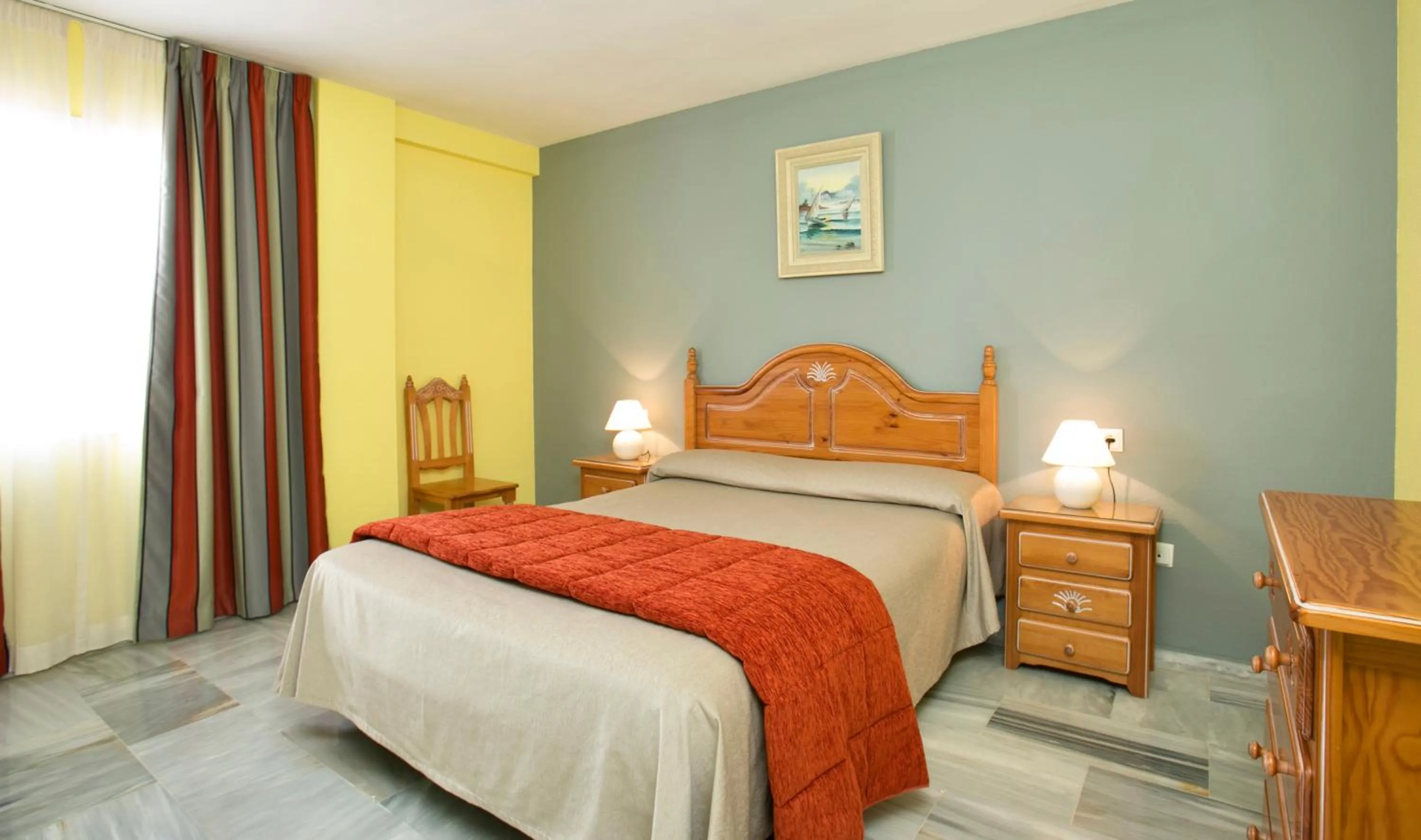 Three-Bedroom Apartment (8 Adults) in Ona Campanario