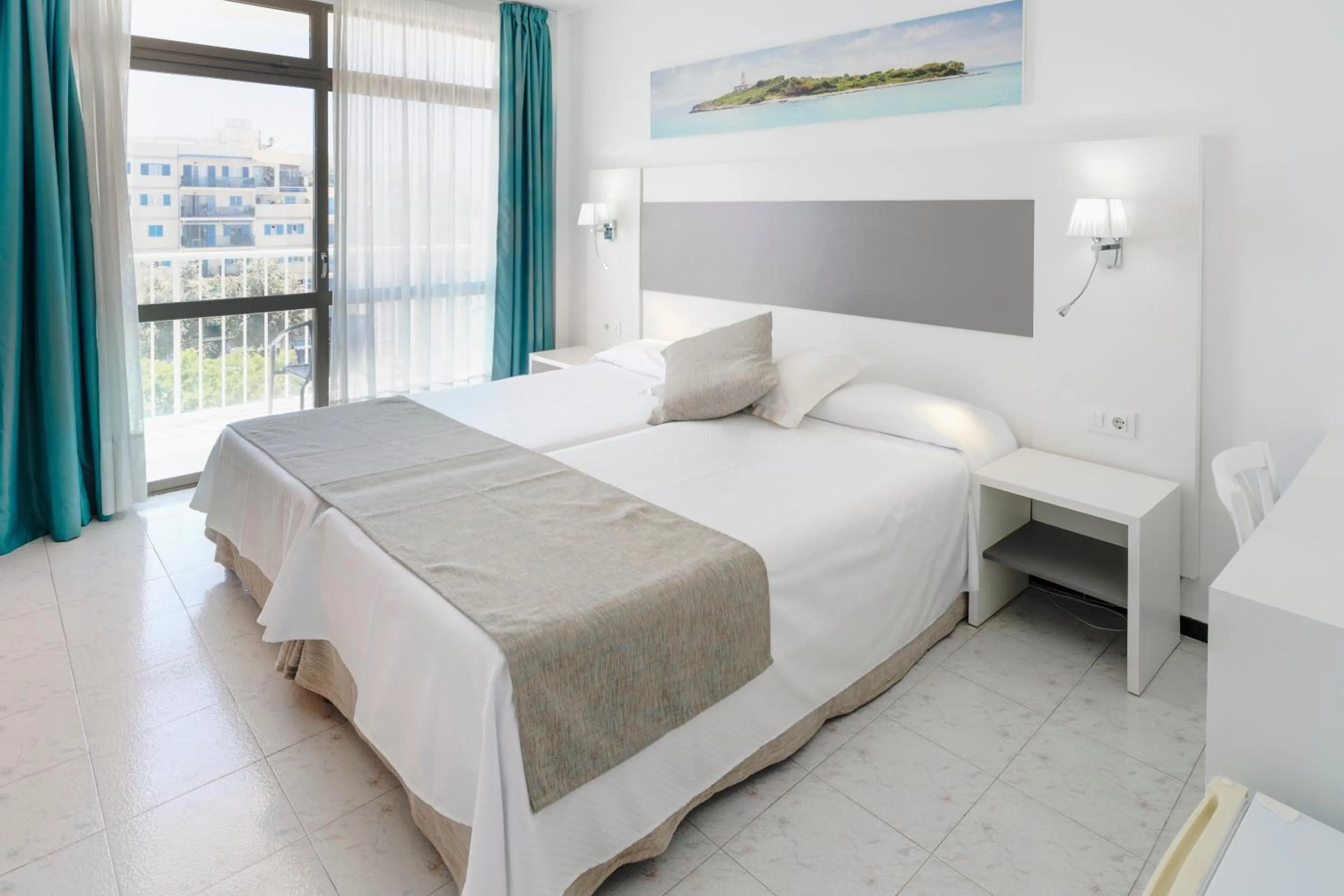 Twin Room in Hotel Amic Miraflores