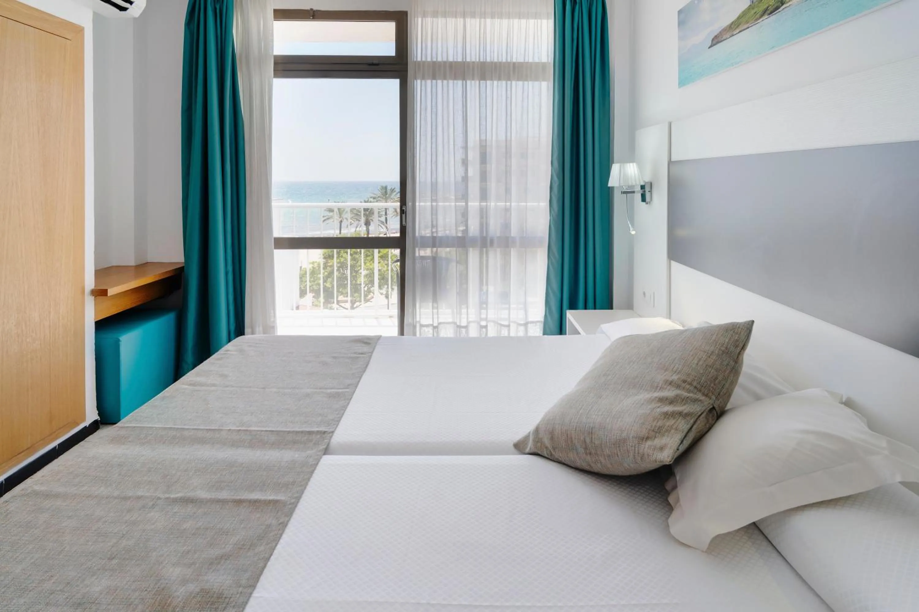 Twin Room with Sea View in Hotel Amic Miraflores