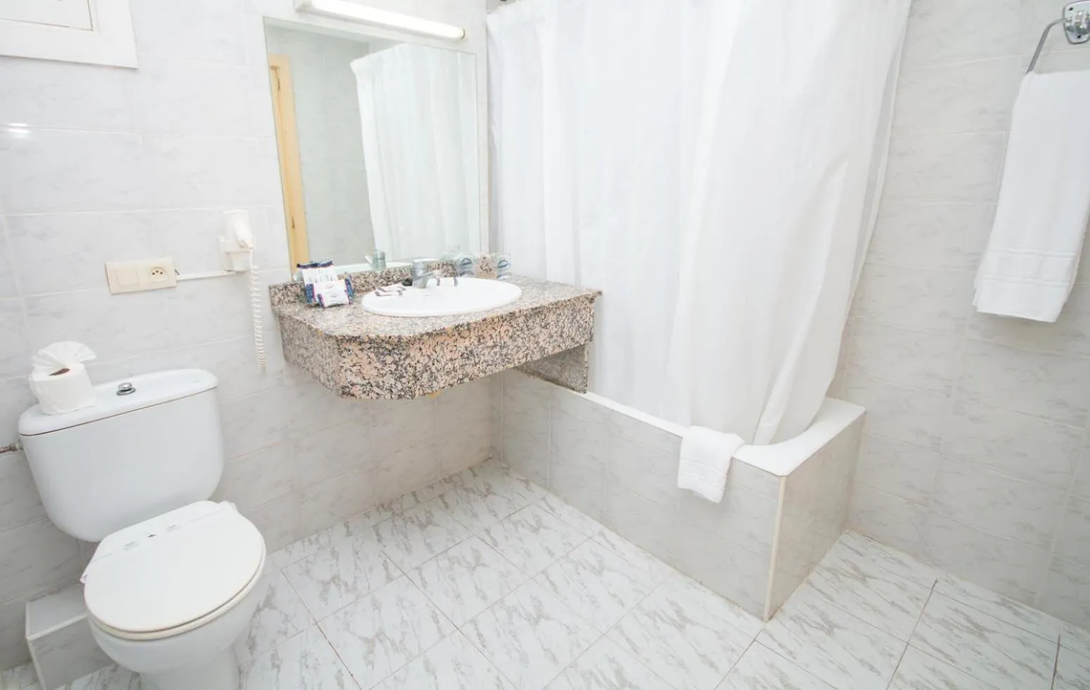 Queen Room in Hotel Amic Gala