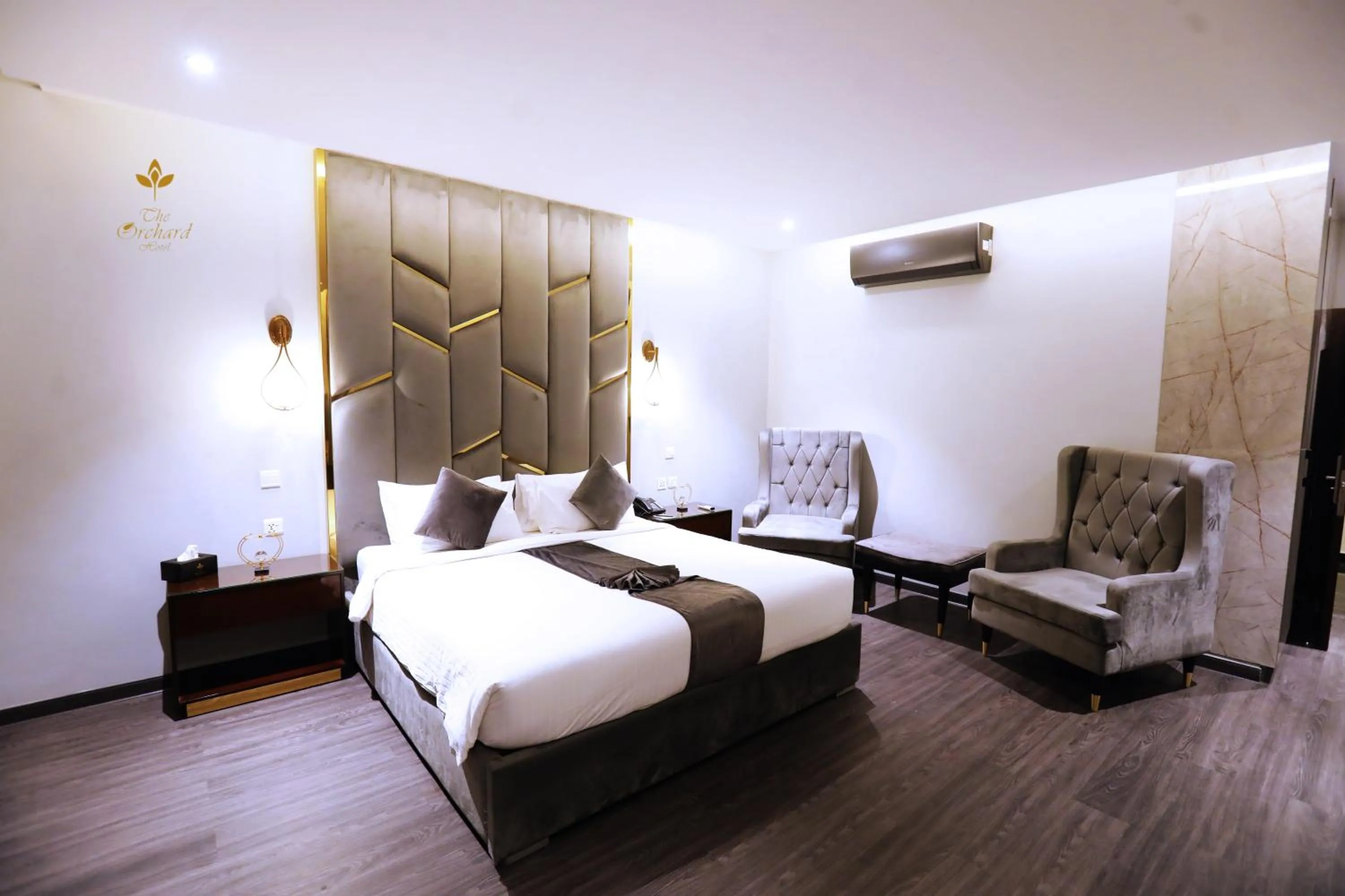 Superior King Room in The Orchard Hotel Lahore