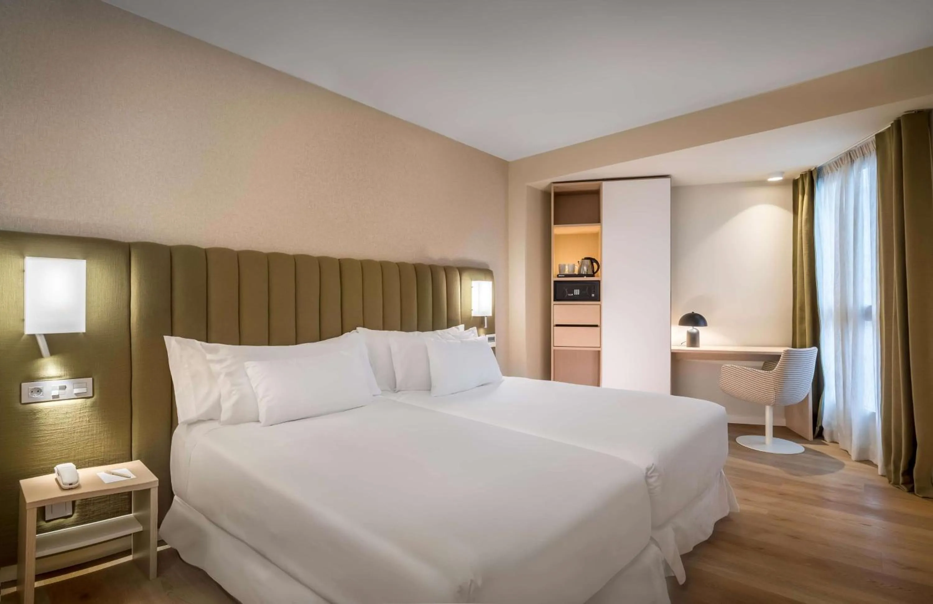 Two Connecting Double Rooms in Barceló Bilbao Nervión