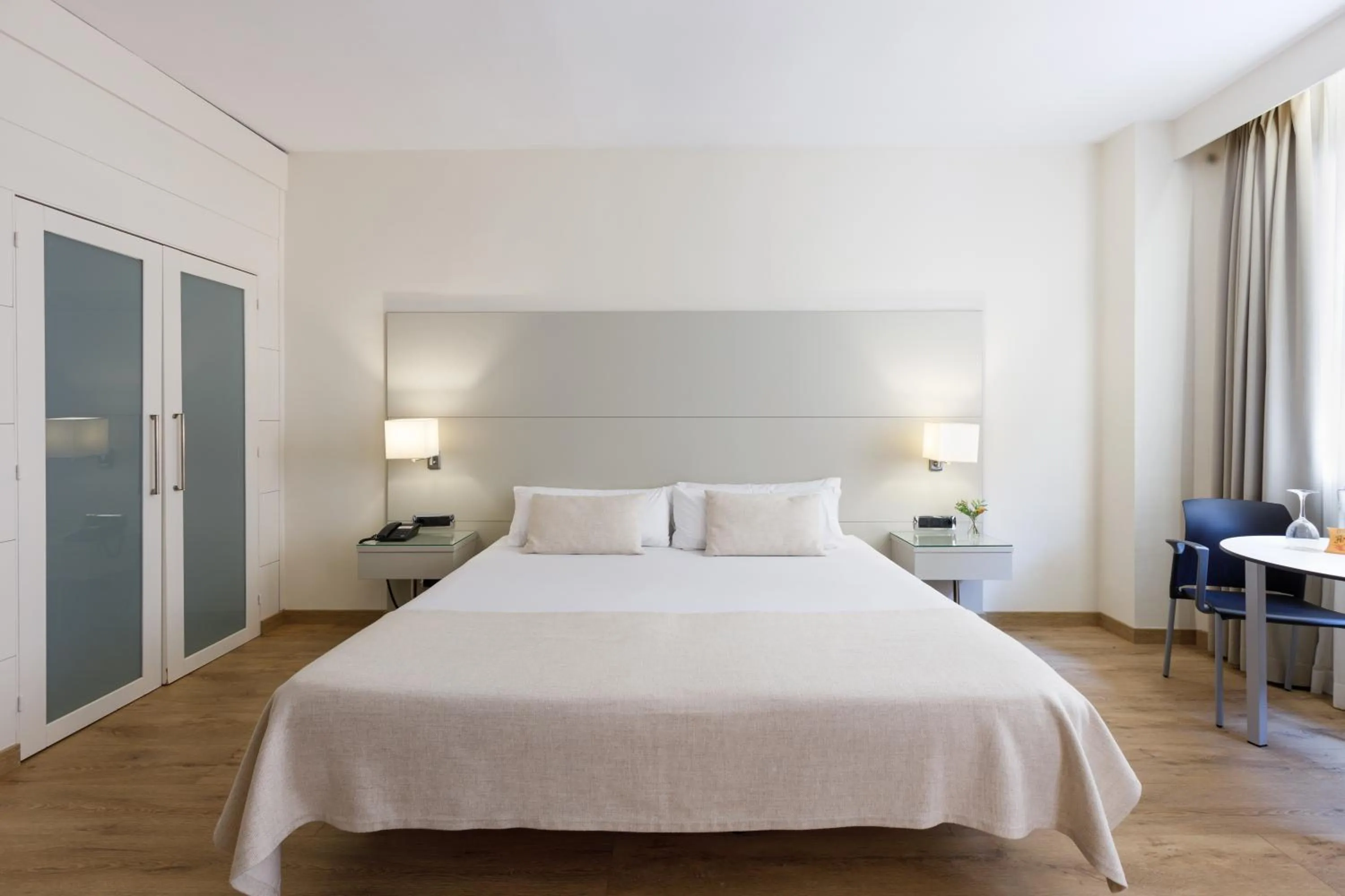 Superior Double or Twin Room in Aparthotel Mariano Cubi Barcelona