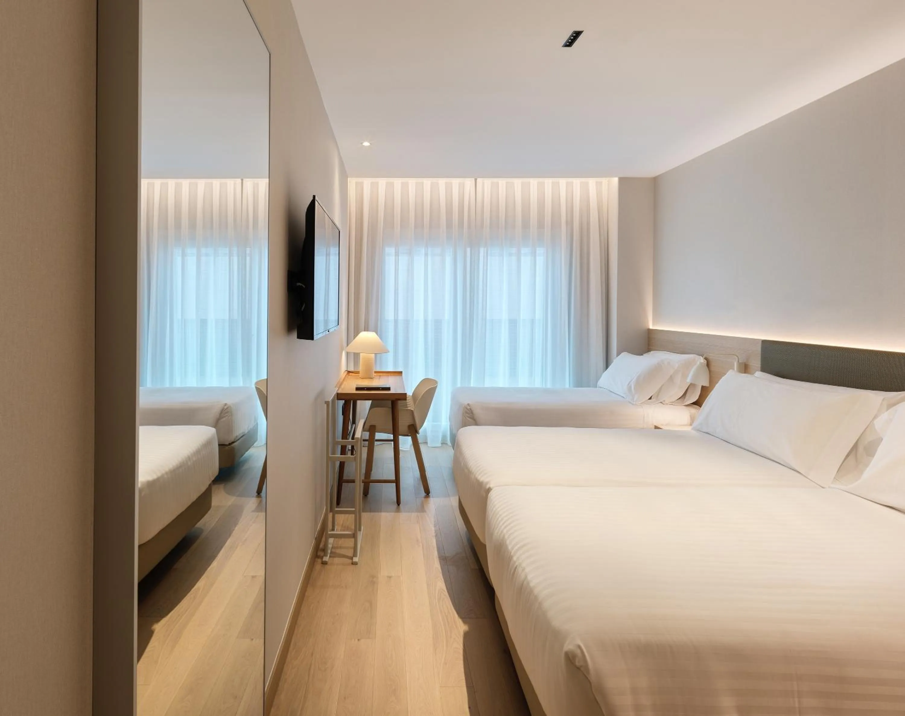 Twin Room with Extra Bed (3 Adults) in Zenit Coruña