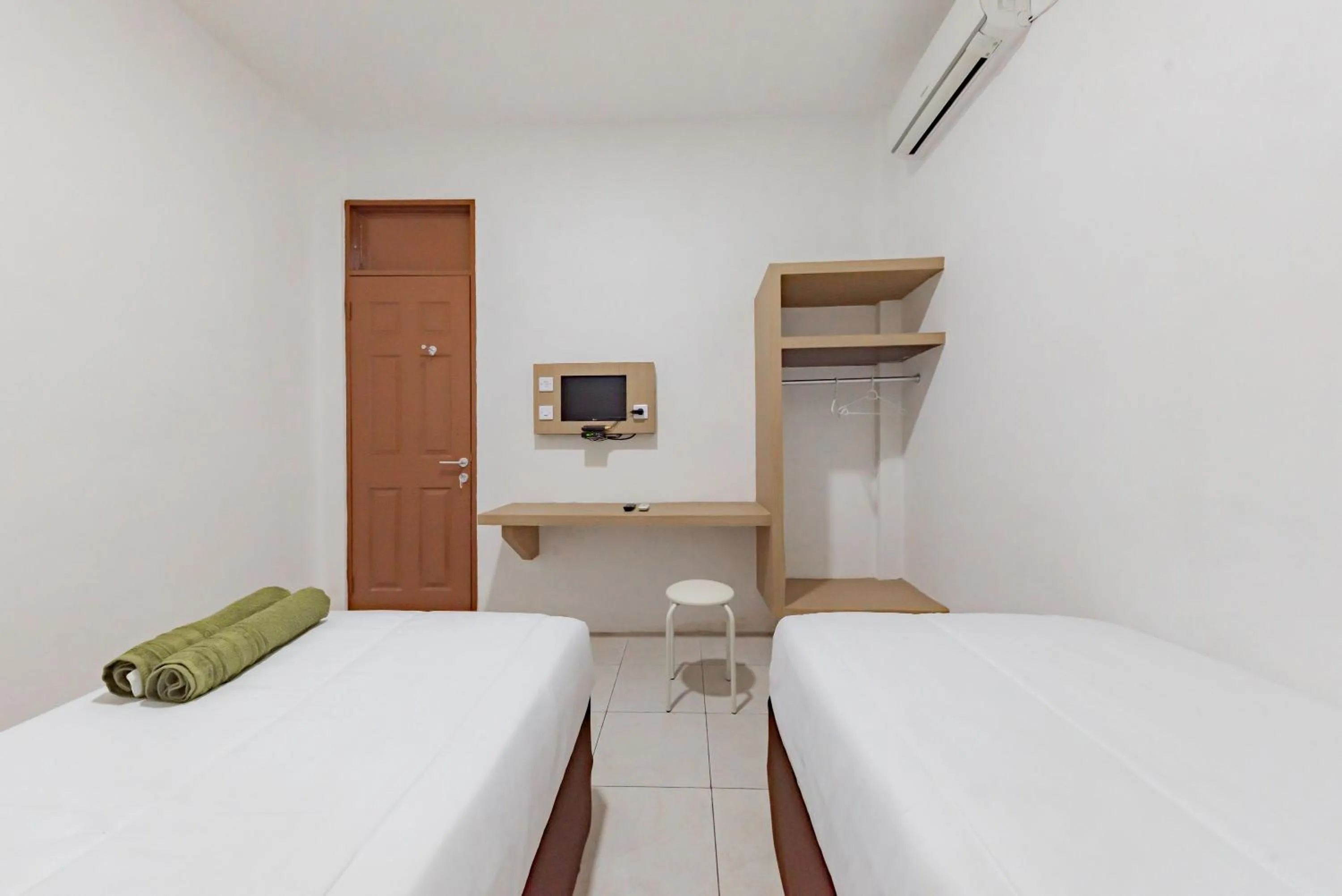 Superior Twin Room in Urbanview Hotel Cozy Samarinda by RedDoorz