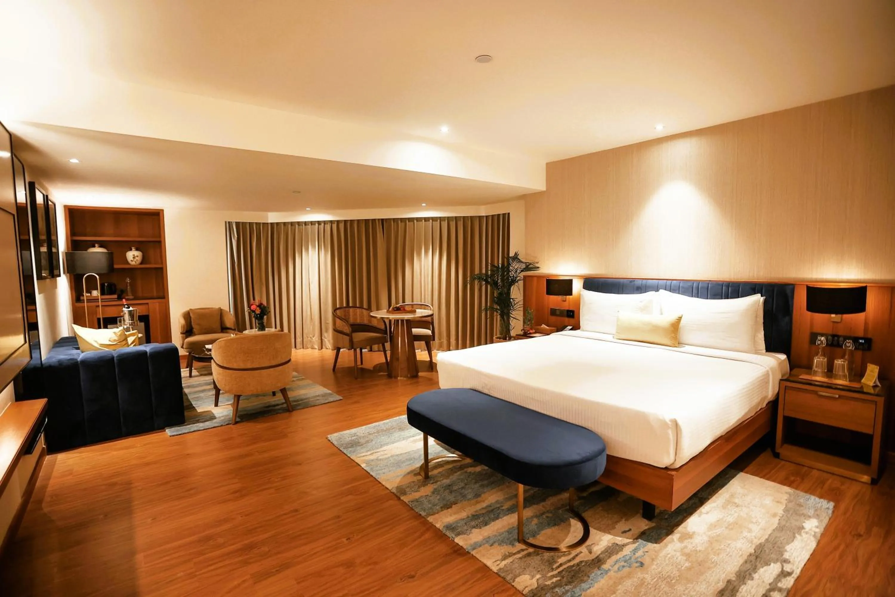 Junior Suite (1+1 Happy Hour from 11am - single occupancy - 11pm) in Golden Tulip Jaipur