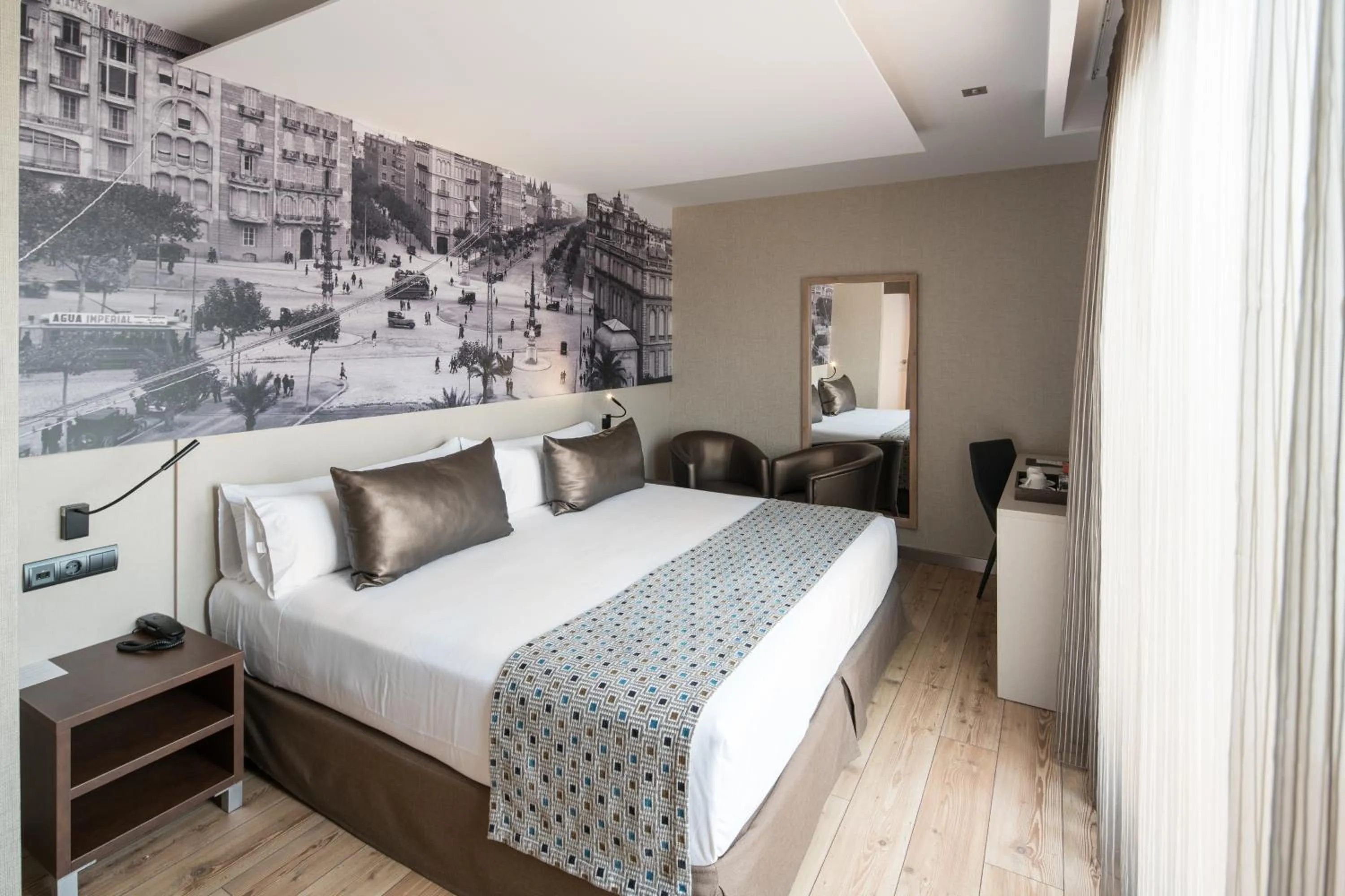 Double Room with Terrace in Catalonia Born