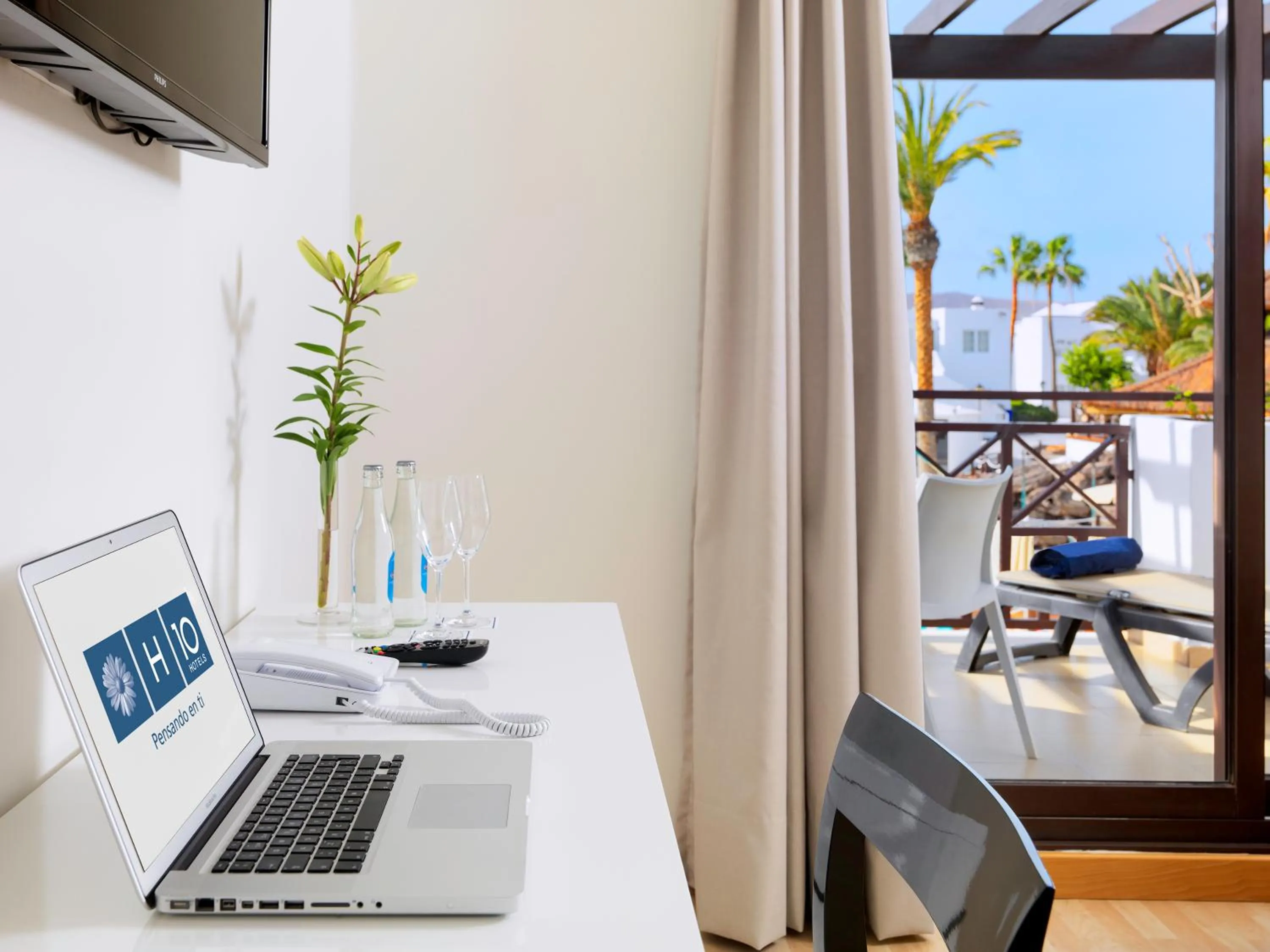 Suite in Boutique Hotel H10 White Suites - Adults Only