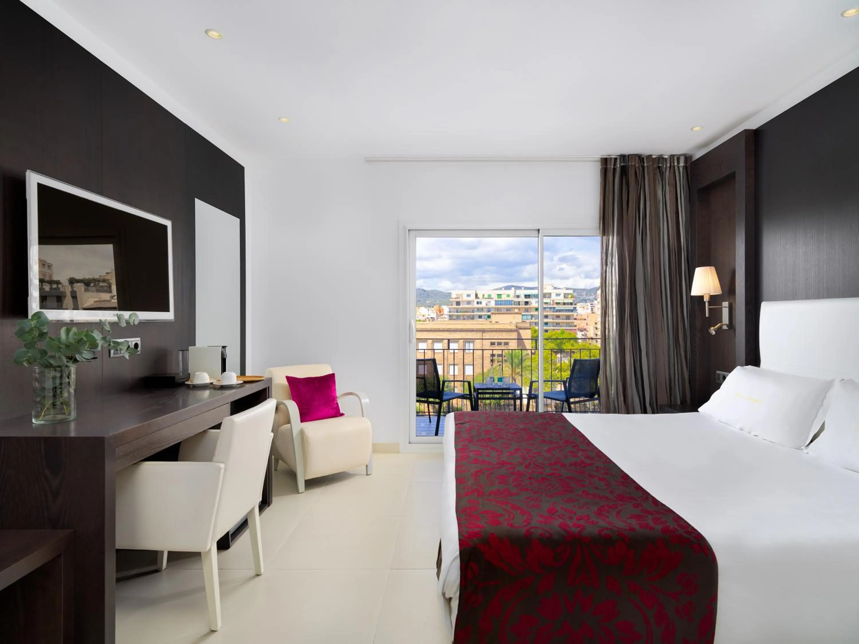 Deluxe Double Room with Premium View in Hotel Saratoga