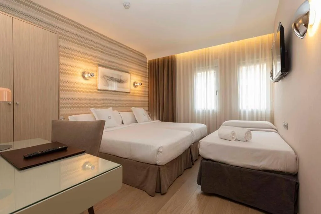 Double or Twin Room with Extra Bed in Hotel Opera