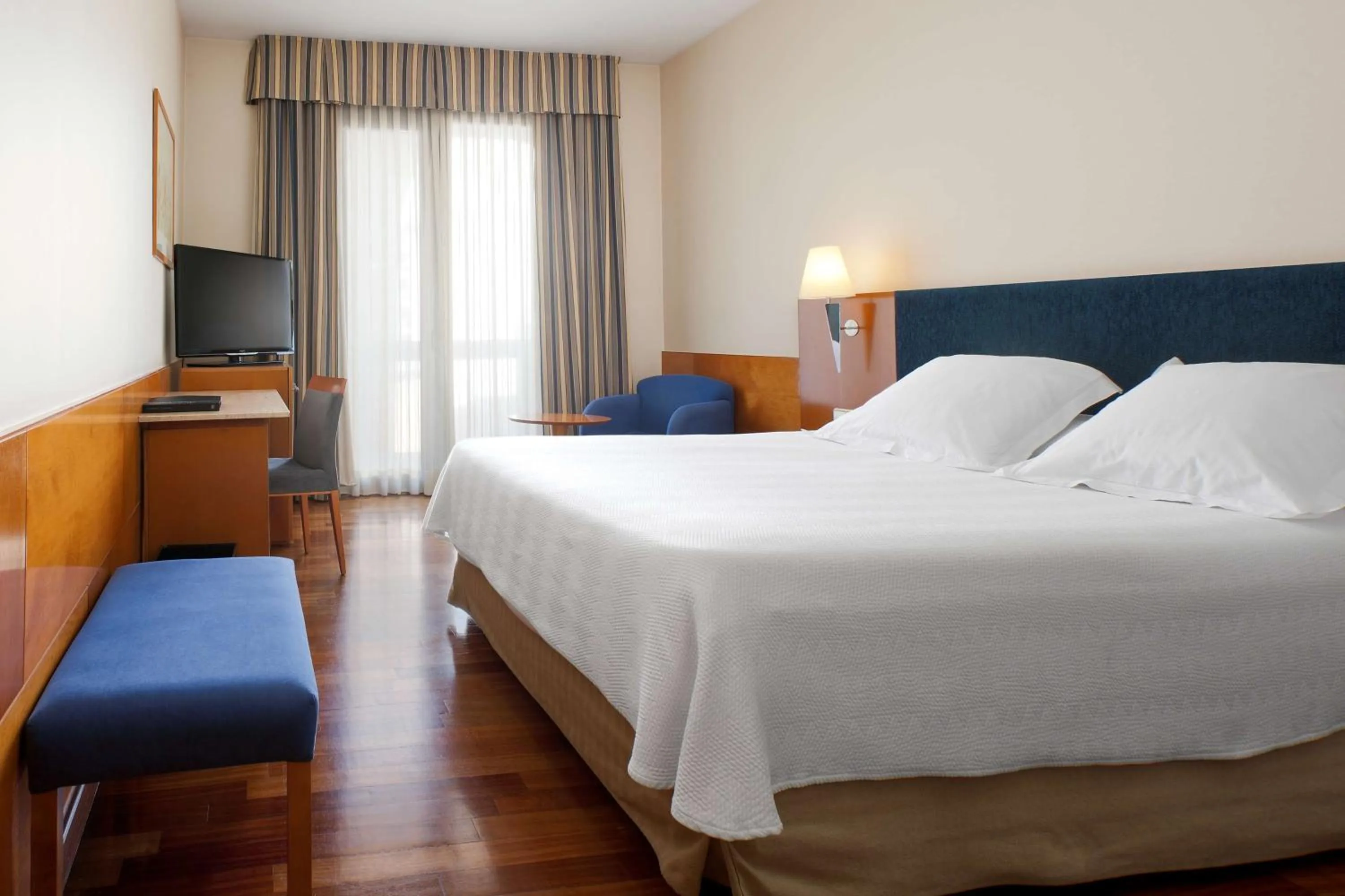 Standard Double or Twin Room with Extra Bed in NH Castellón Mindoro